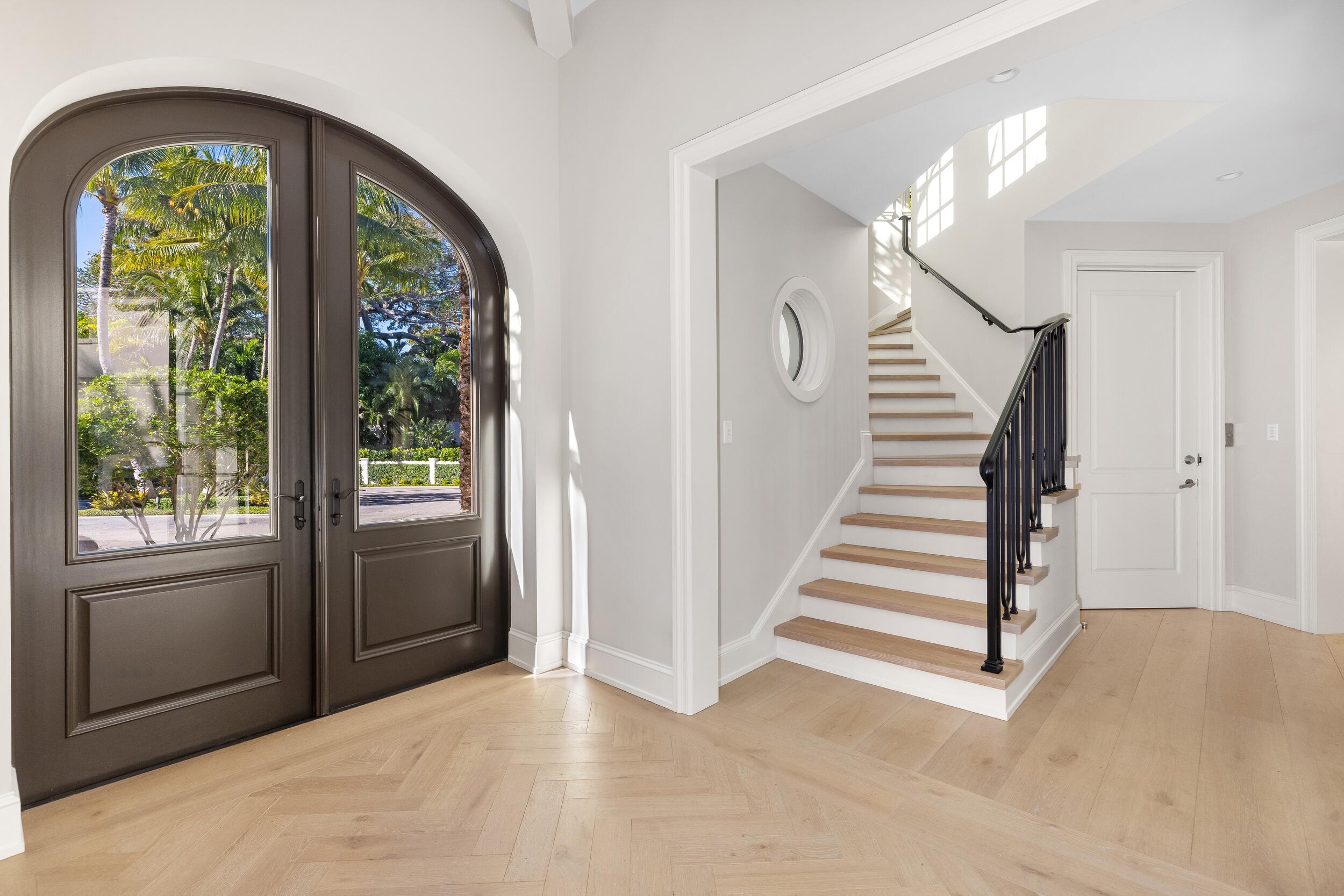 433 Antigua Lane, Palm Beach