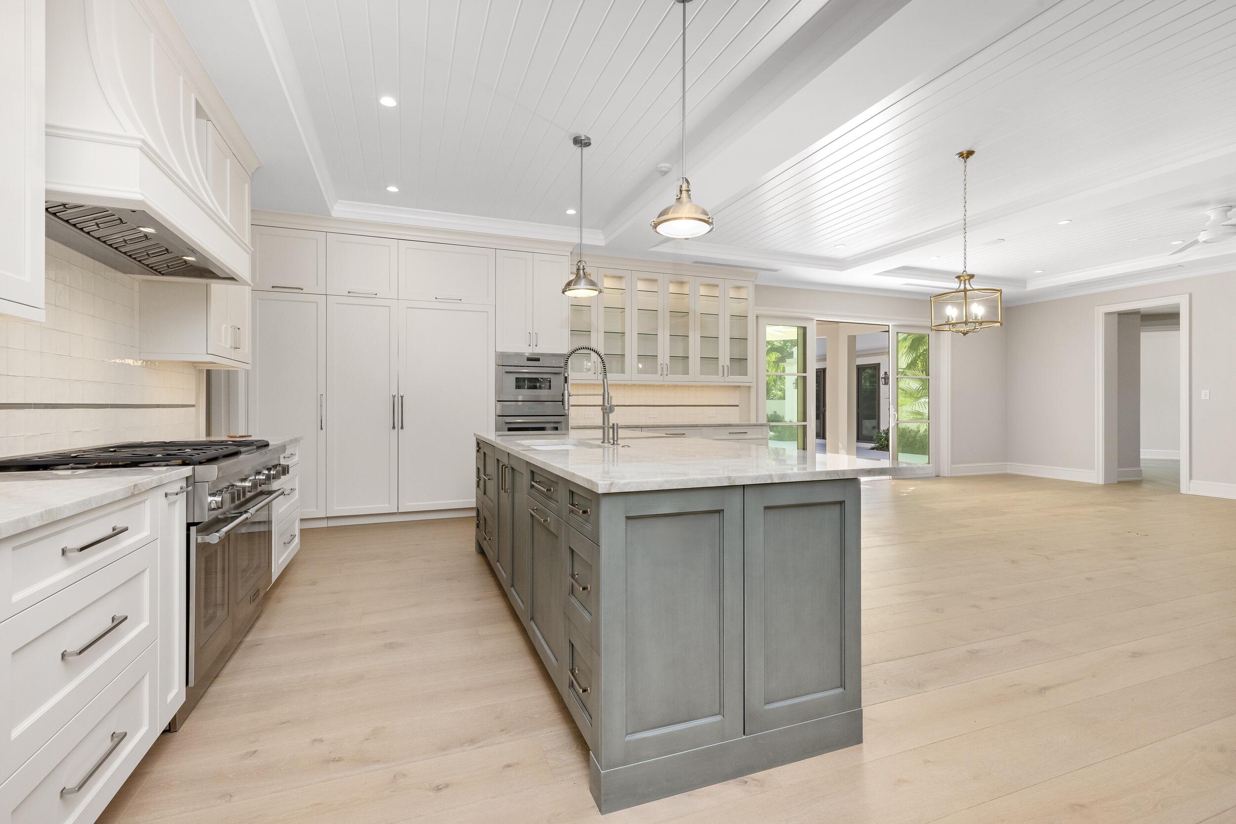 433 Antigua Lane, Palm Beach