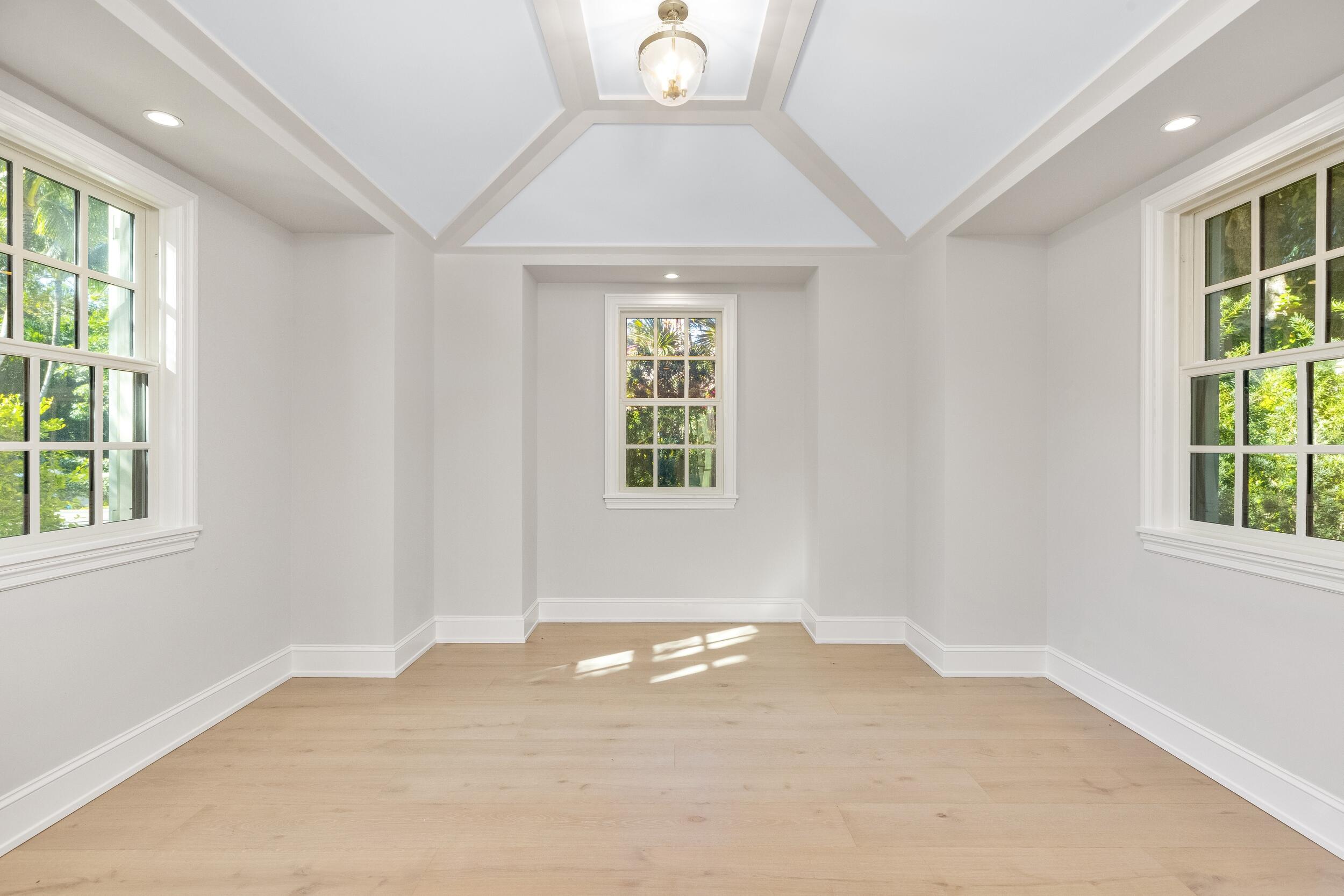 433 Antigua Lane, Palm Beach