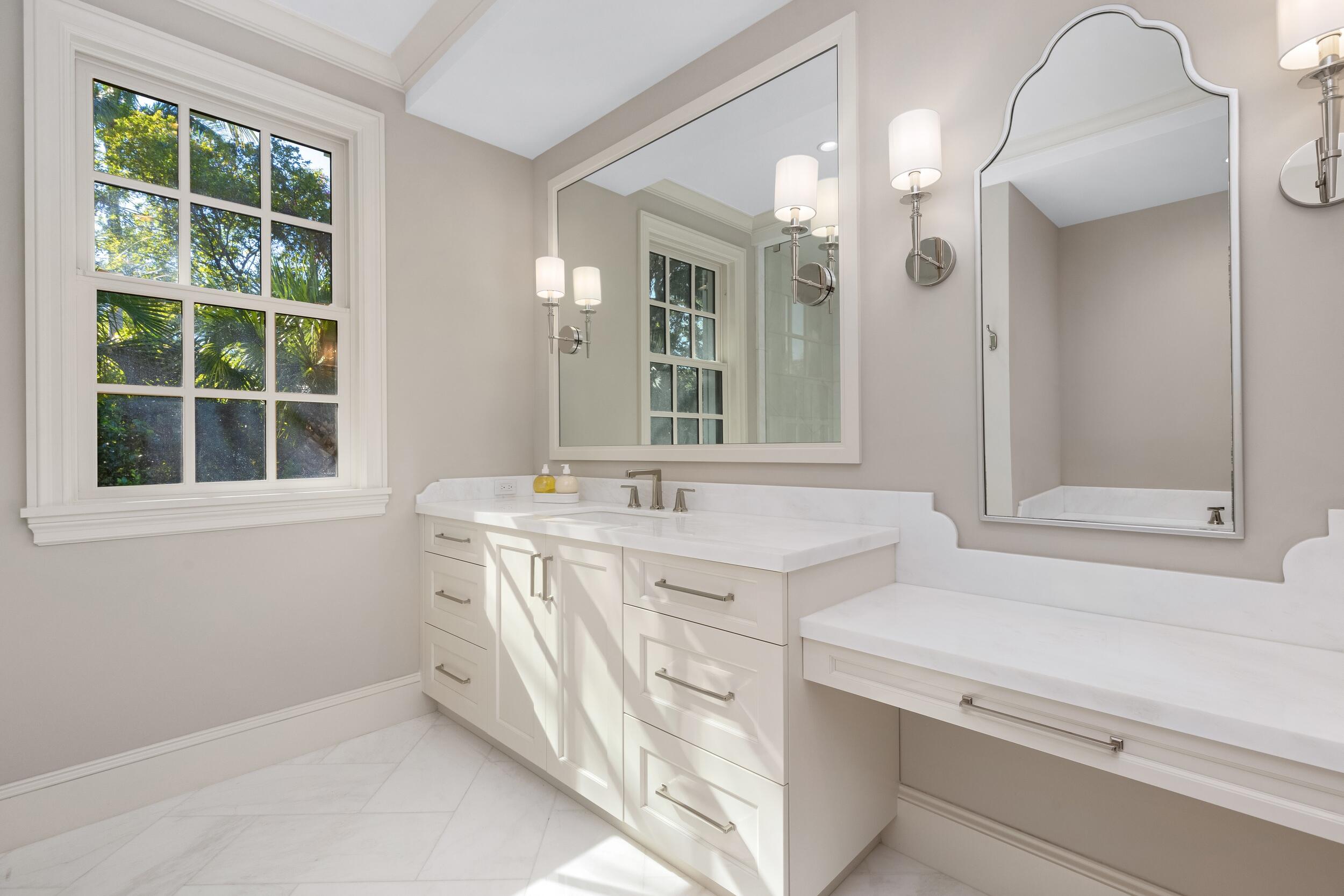 433 Antigua Lane, Palm Beach