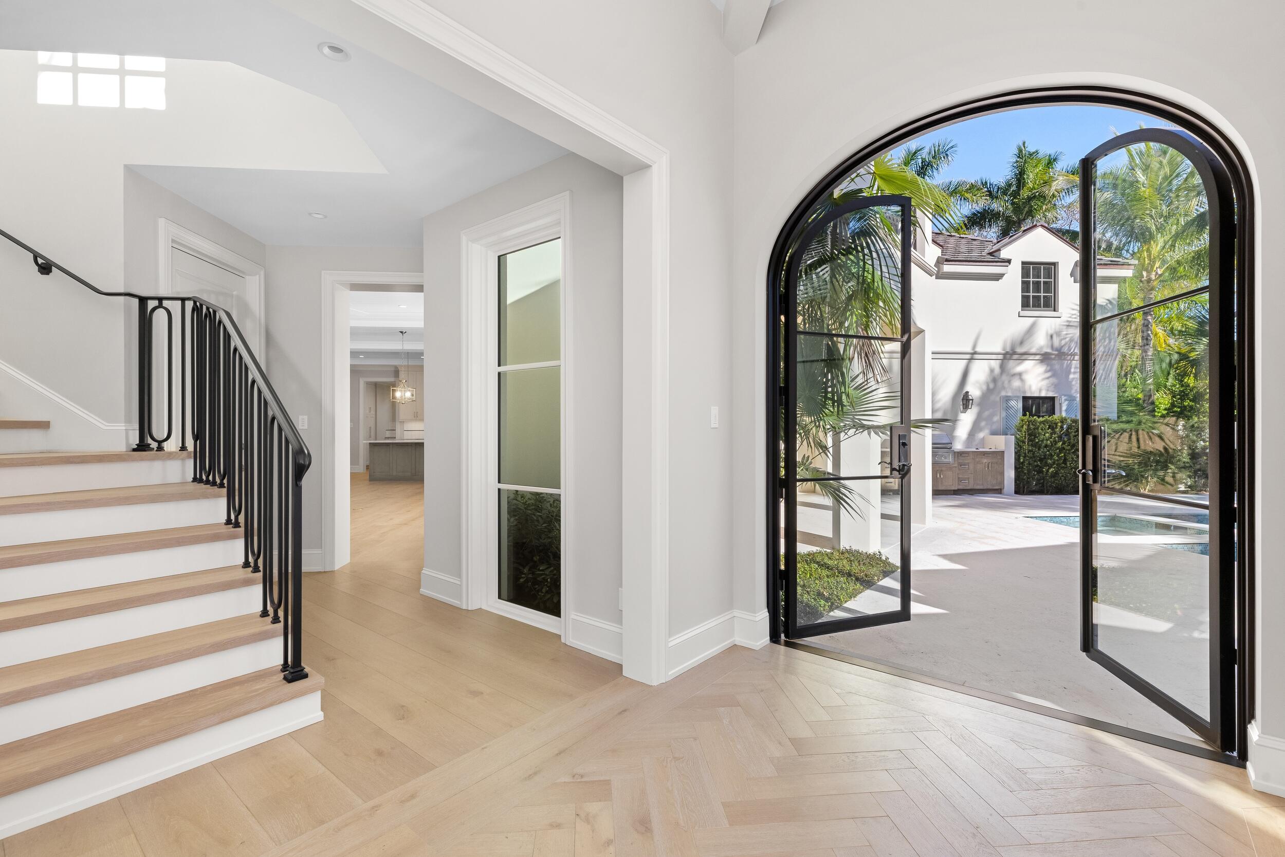 433 Antigua Lane, Palm Beach