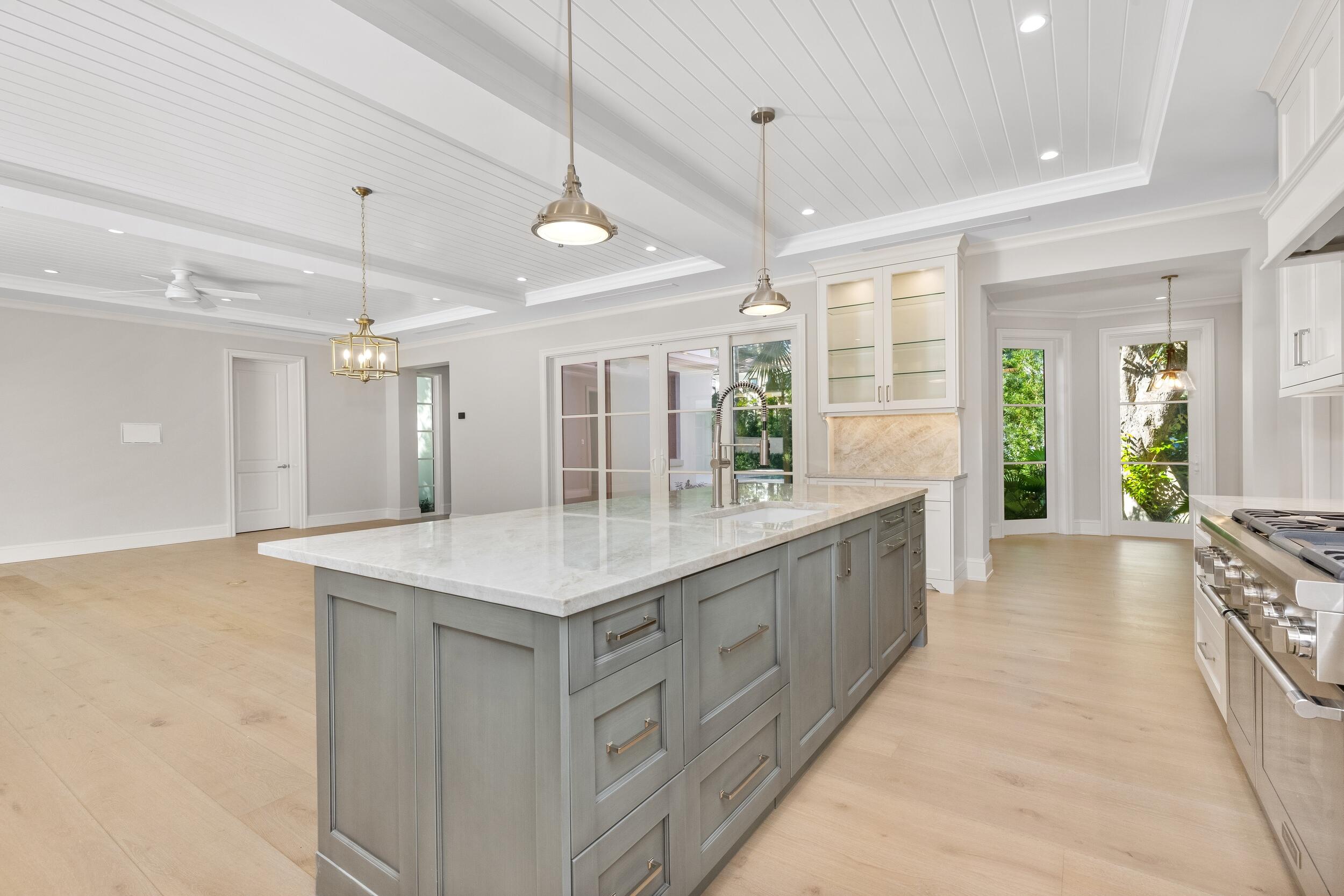 433 Antigua Lane, Palm Beach