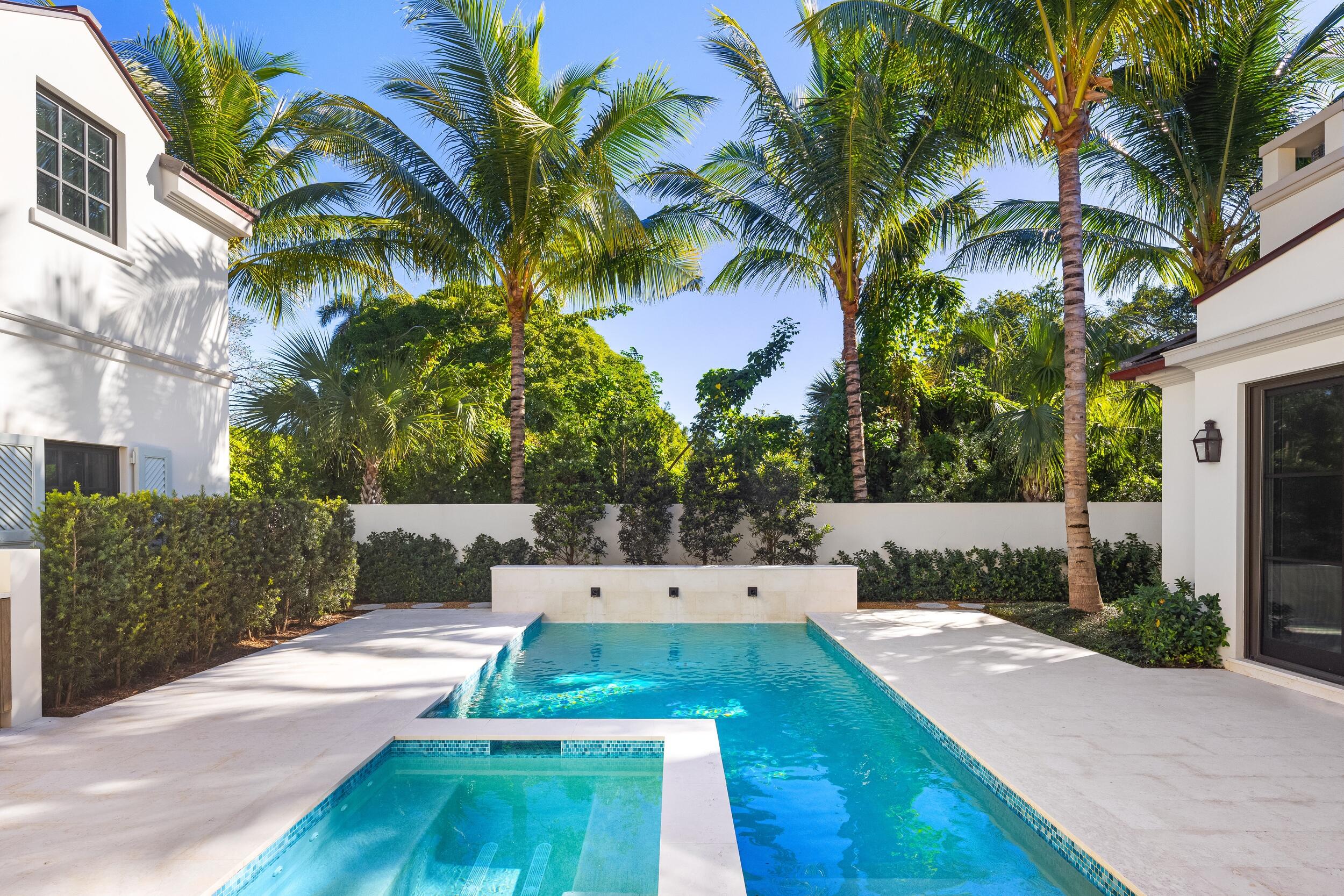 433 Antigua Lane, Palm Beach