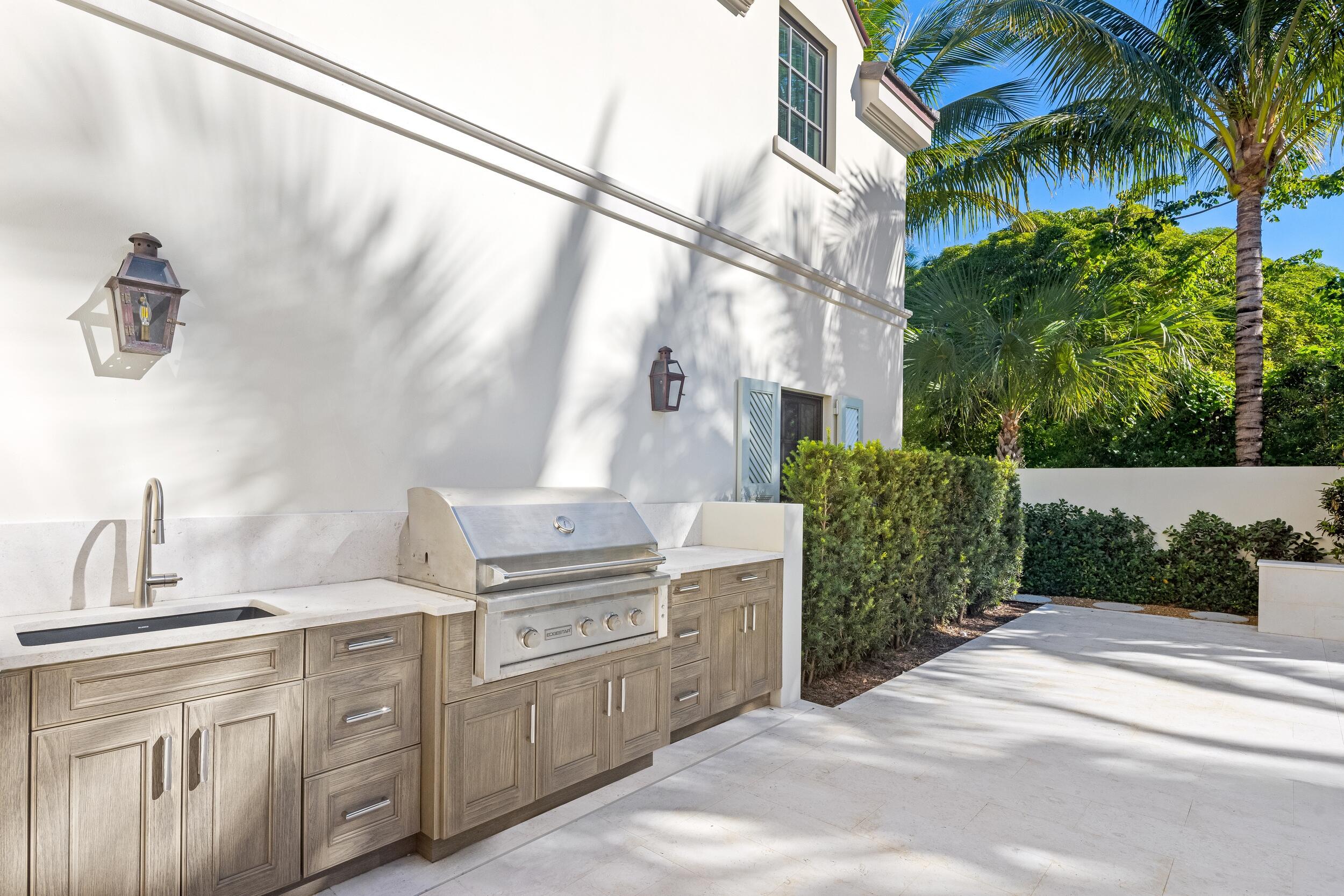 433 Antigua Lane, Palm Beach