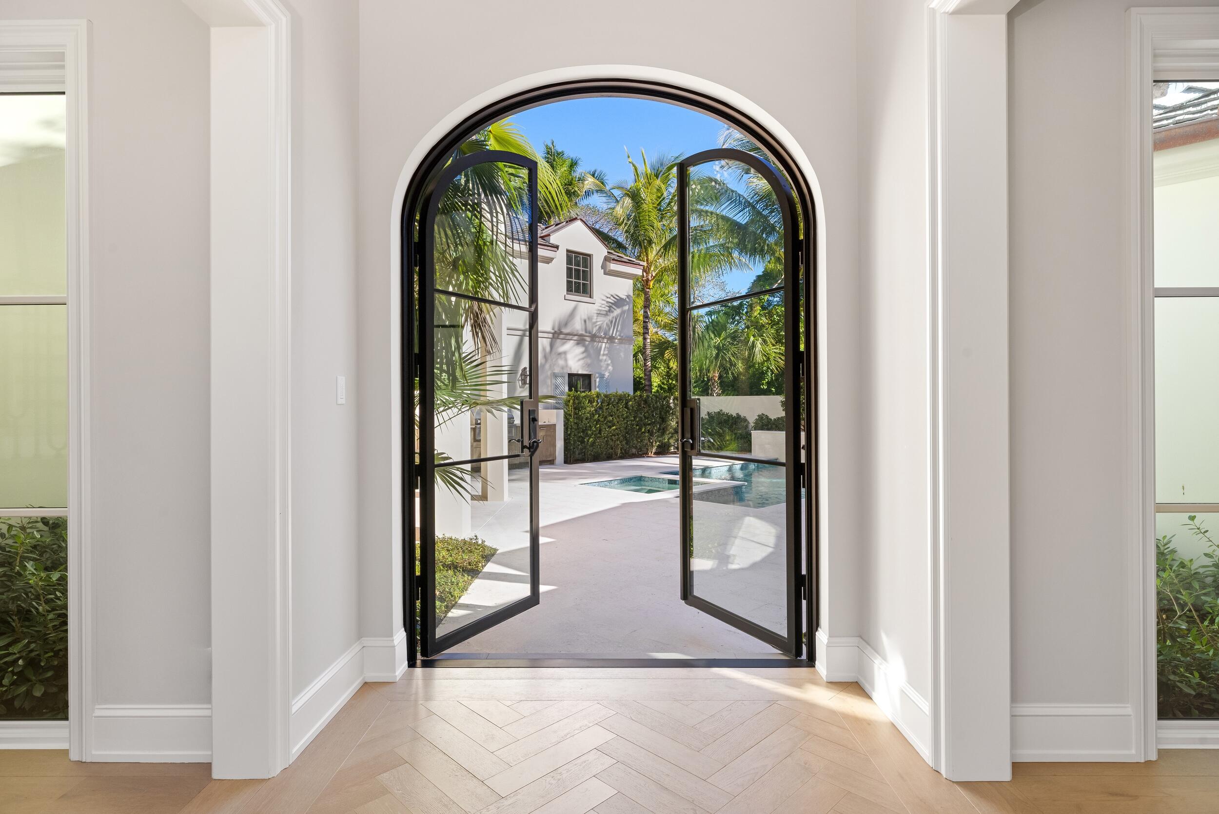 433 Antigua Lane, Palm Beach