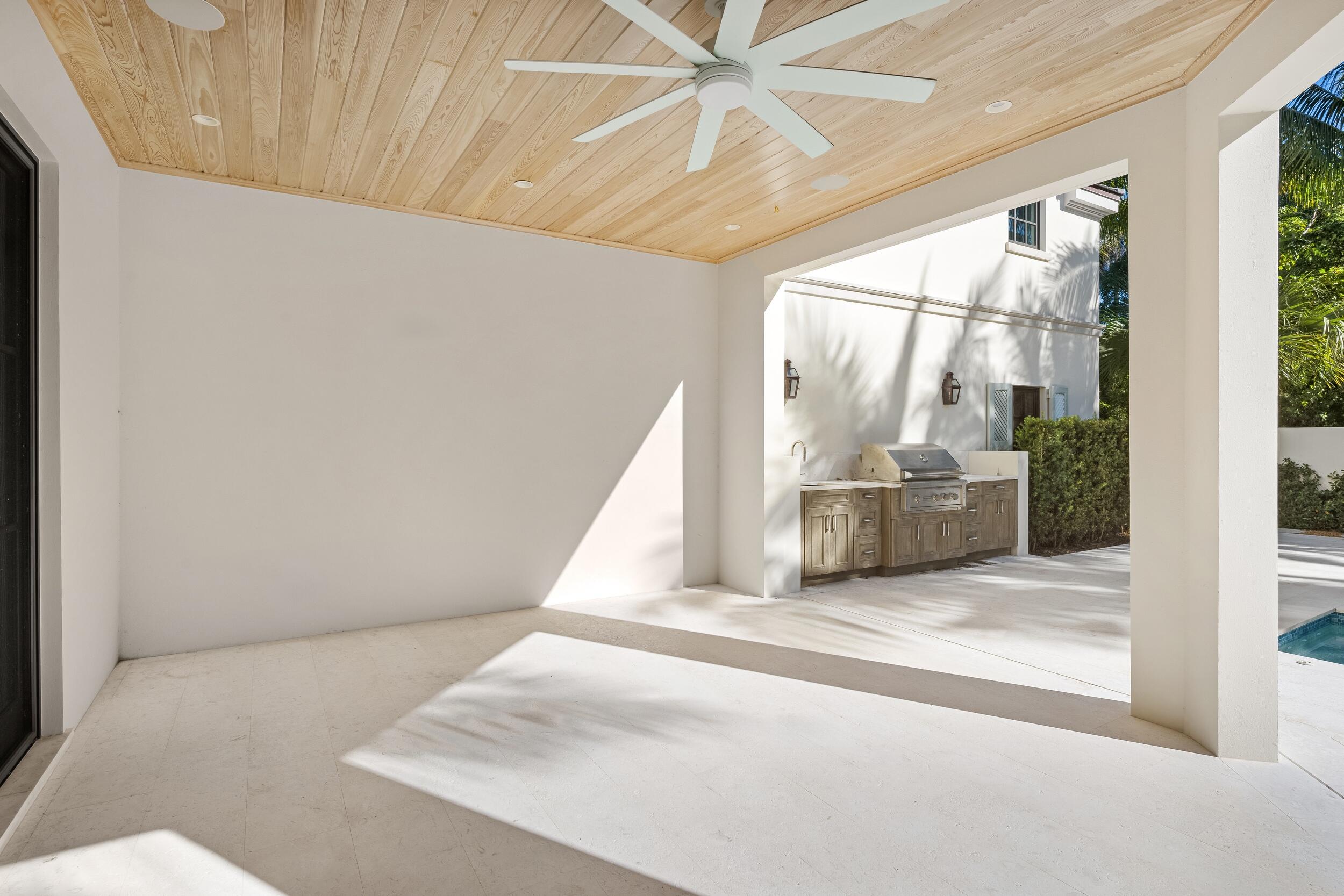 433 Antigua Lane, Palm Beach