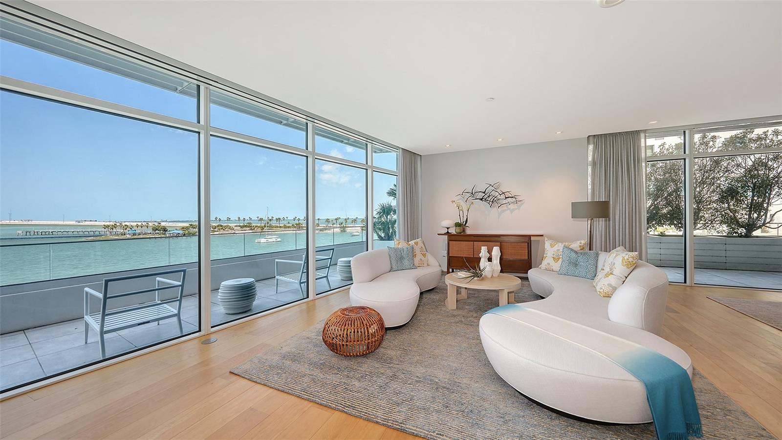 280 GOLDEN GATE PT #400