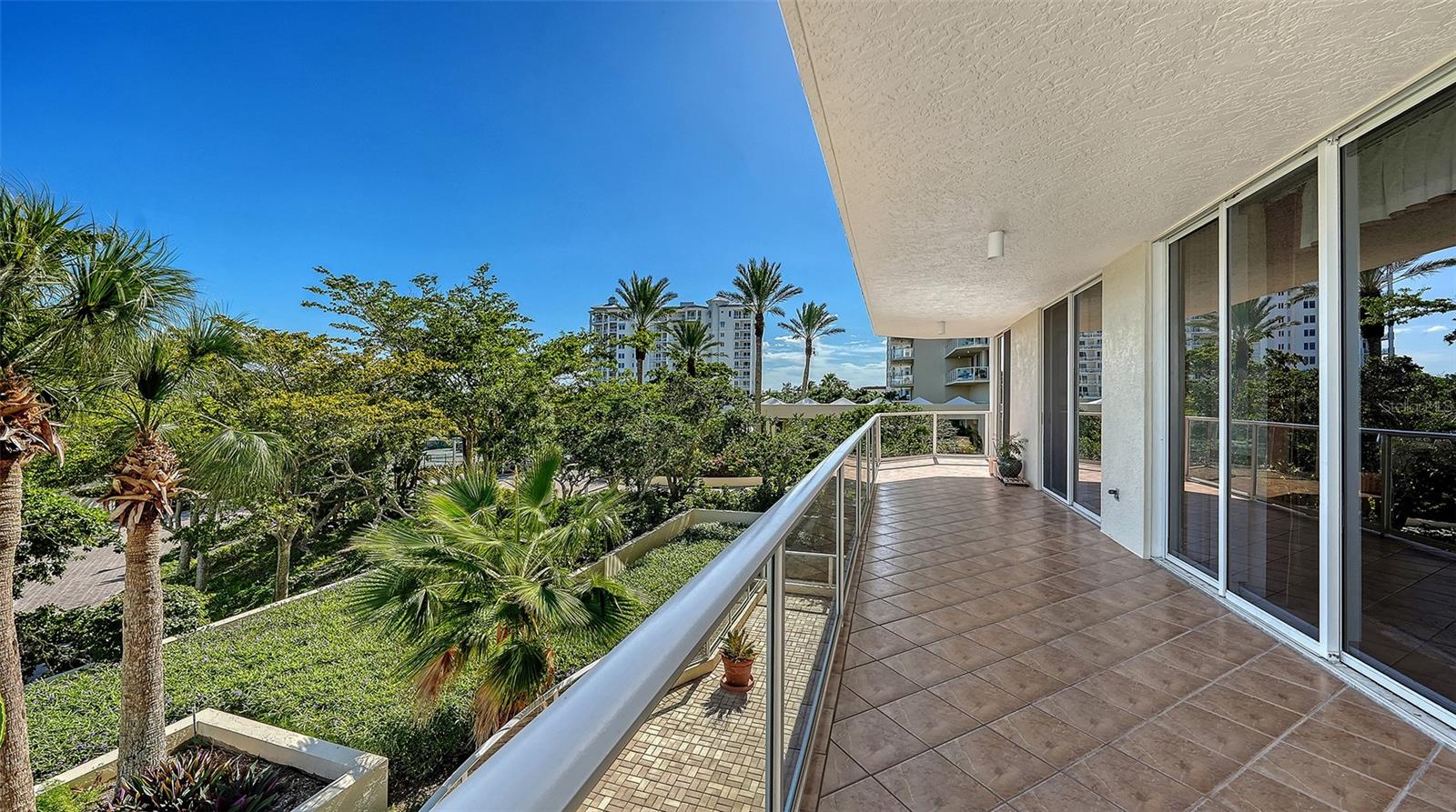 1800 BENJAMIN FRANKLIN DR #B207