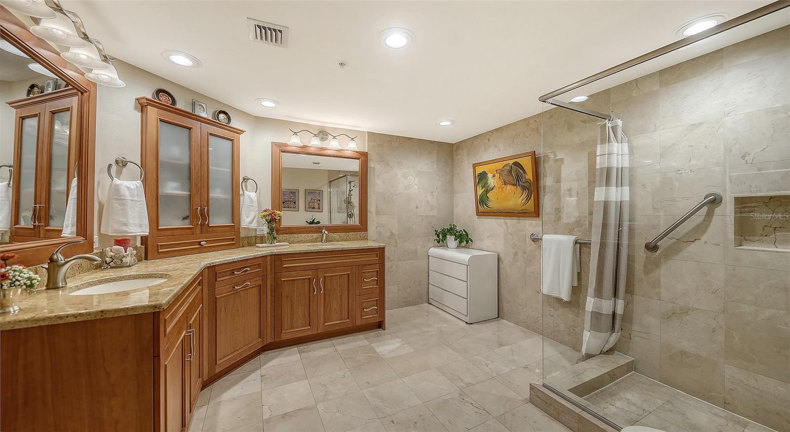 1800 BENJAMIN FRANKLIN DR #B207