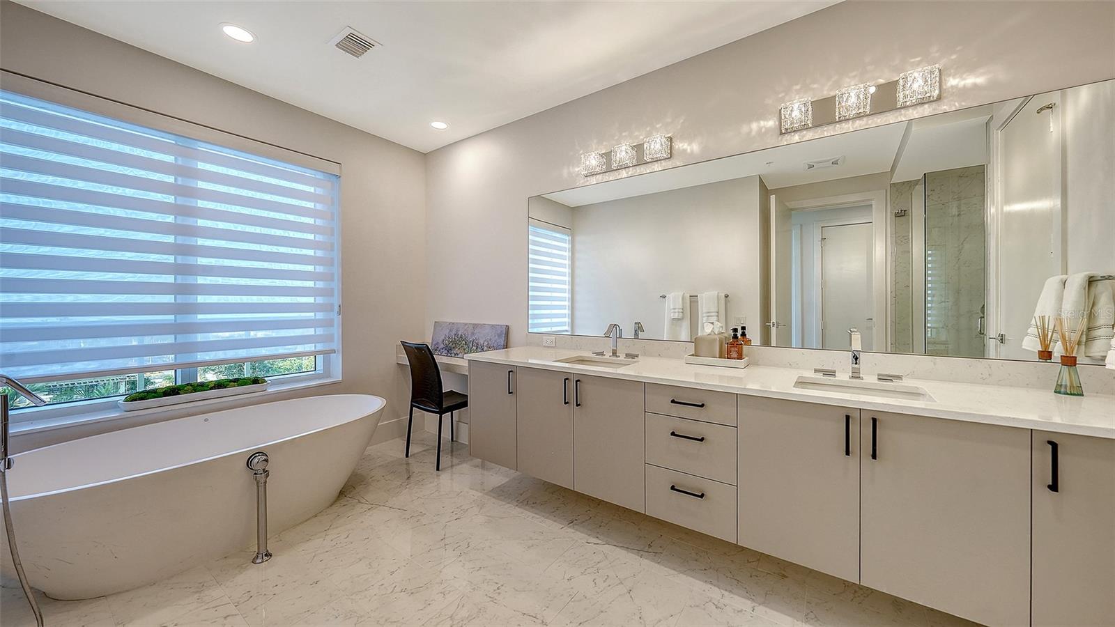 540 N TAMIAMI TRL #701