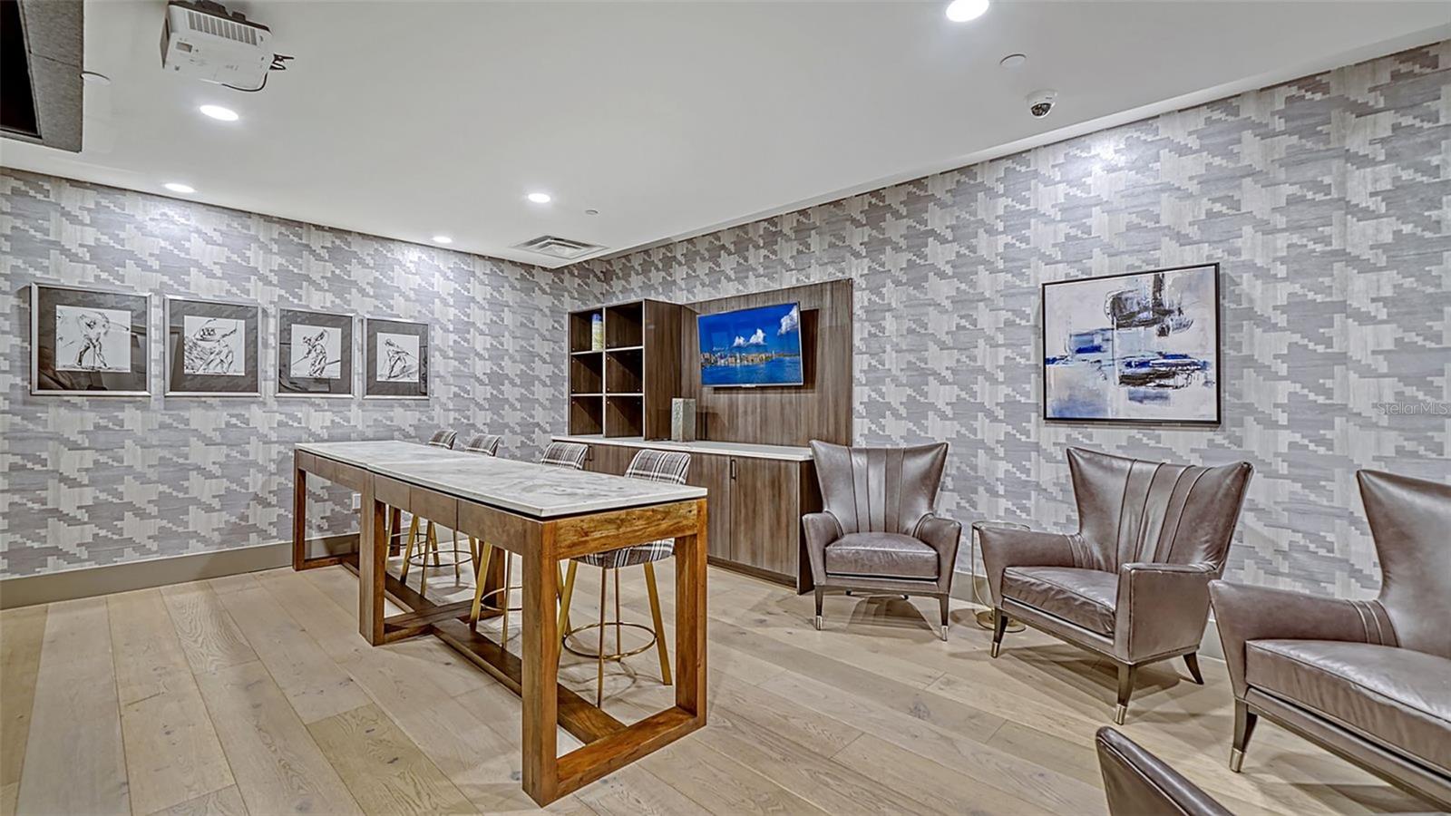 540 N TAMIAMI TRL #701