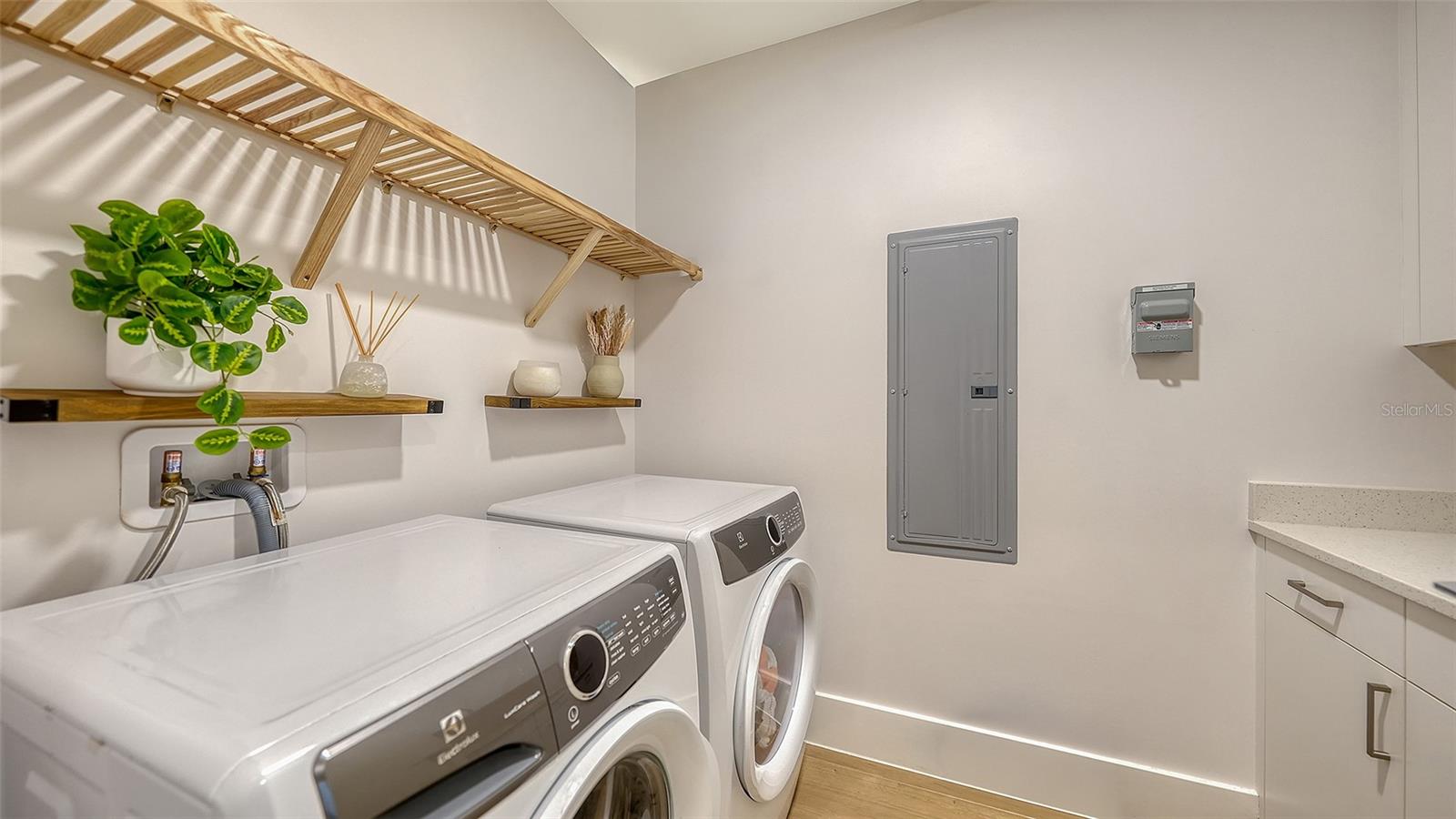 540 N TAMIAMI TRL #701