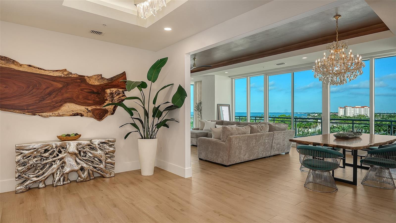 540 N TAMIAMI TRL #701