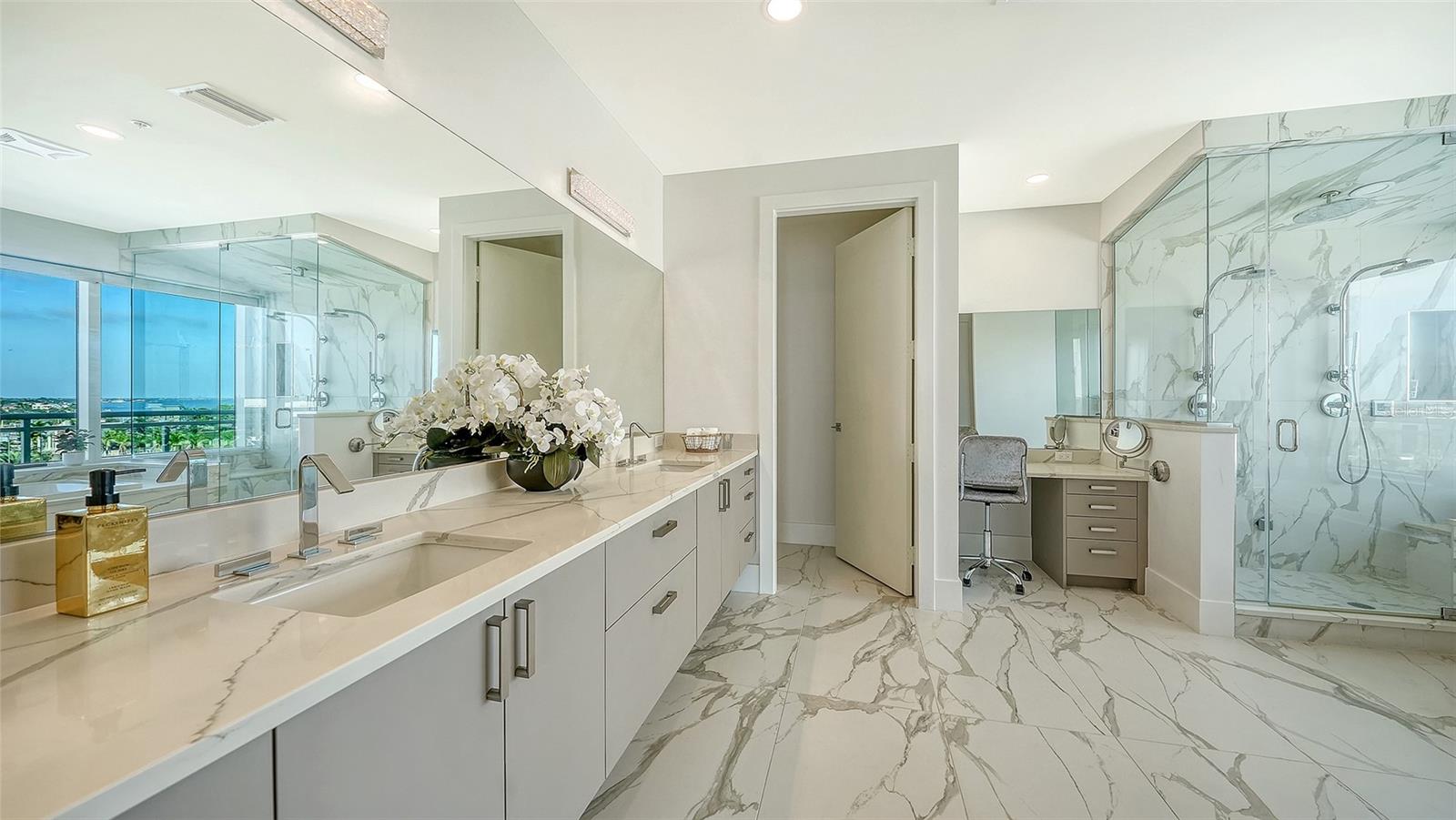 540 N TAMIAMI TRL #701