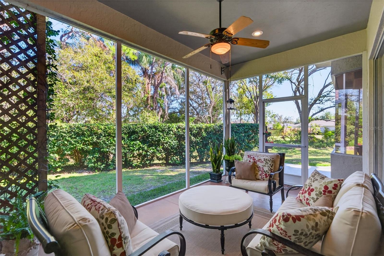 8023 DESOTO WOODS DR