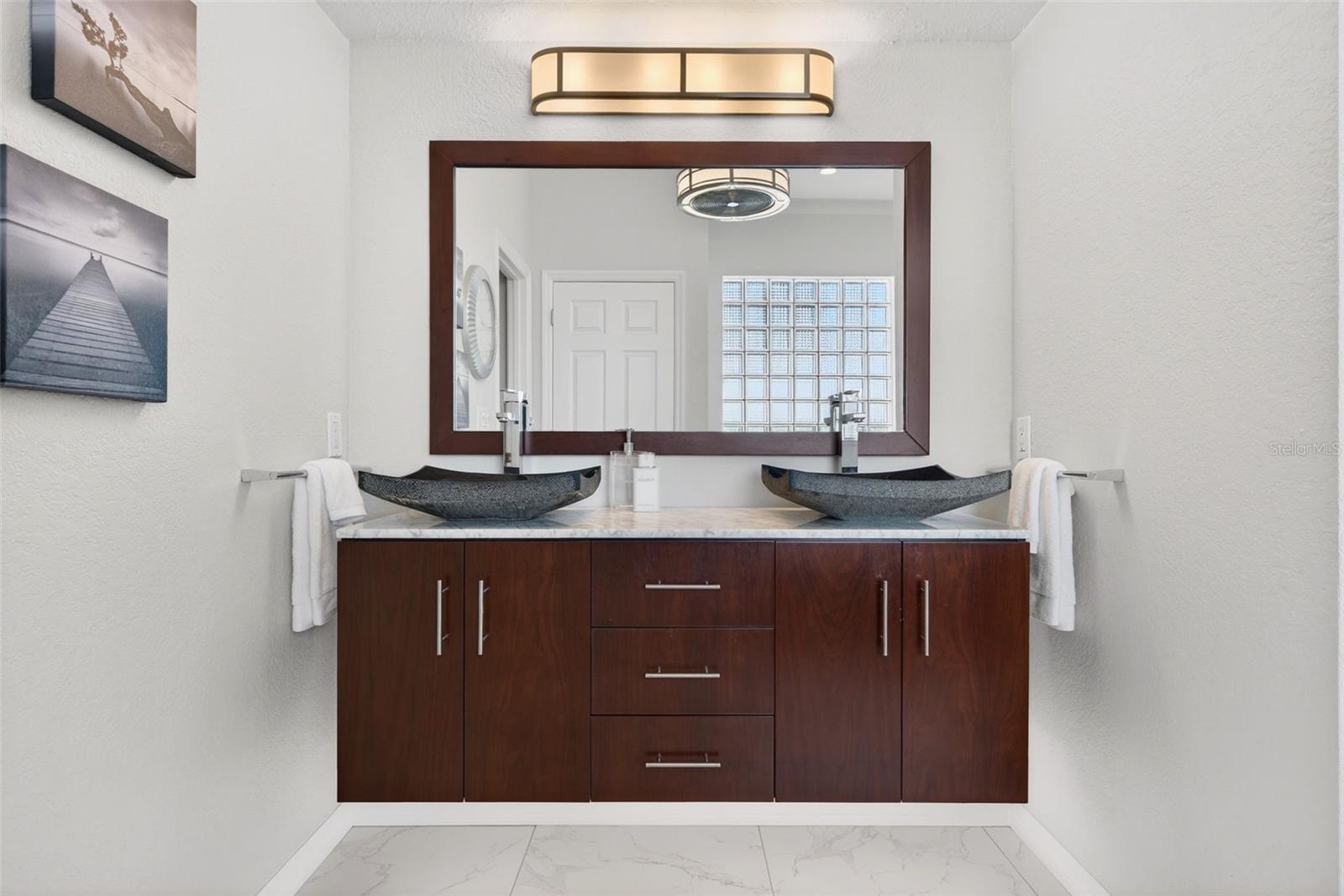 8023 DESOTO WOODS DR