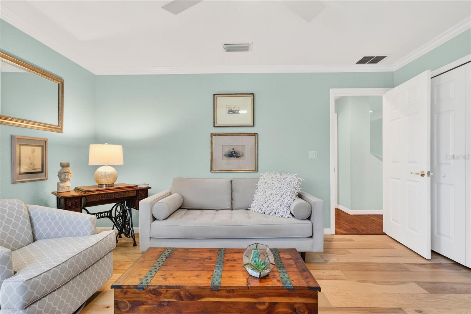 8023 DESOTO WOODS DR