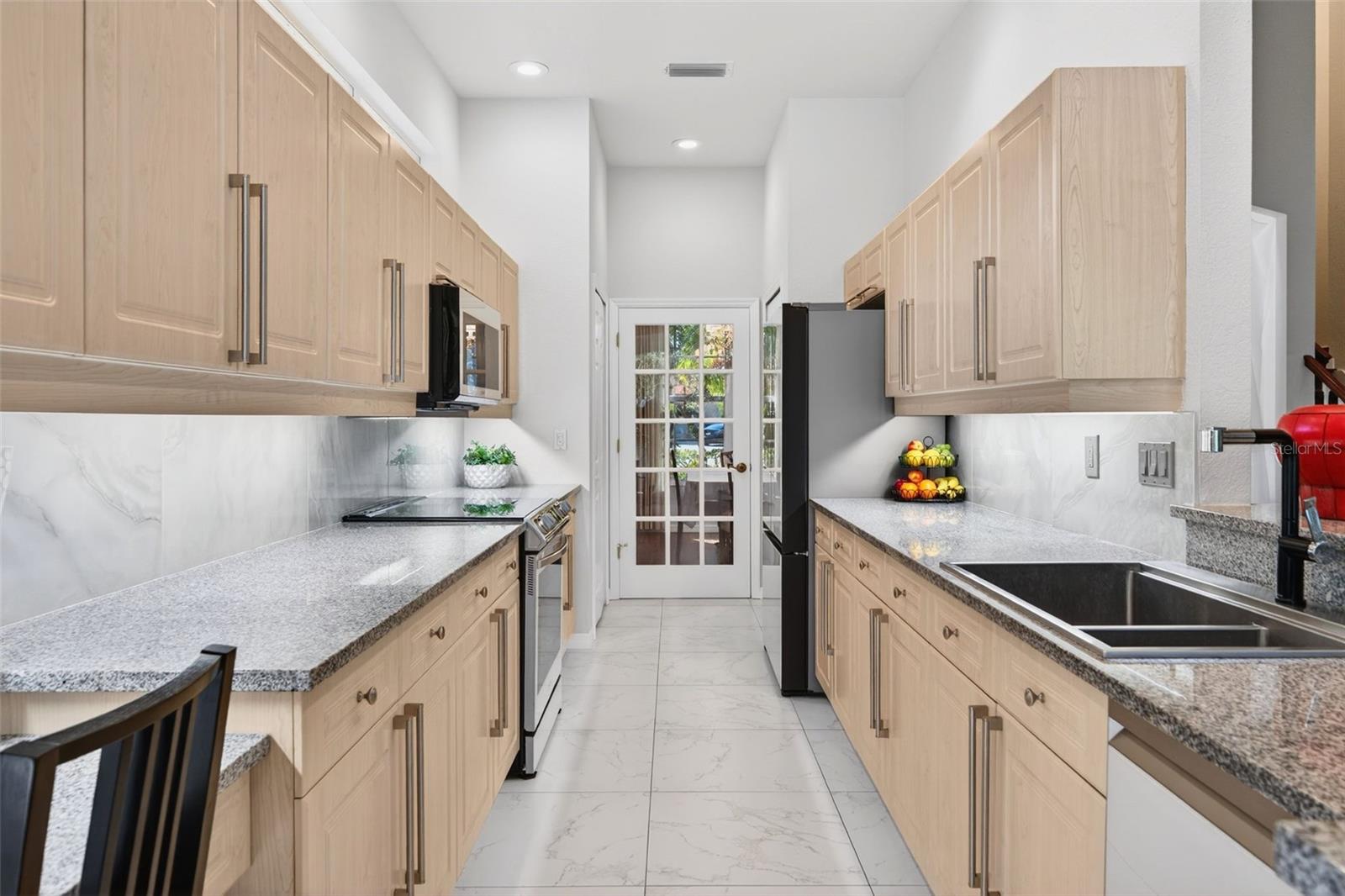 8023 DESOTO WOODS DR