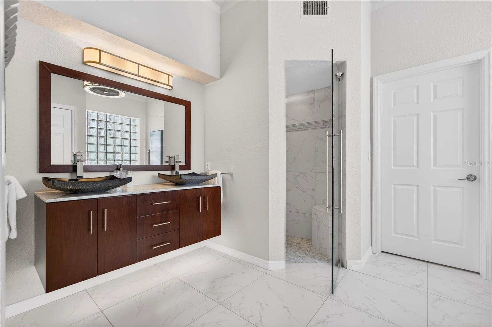 8023 DESOTO WOODS DR