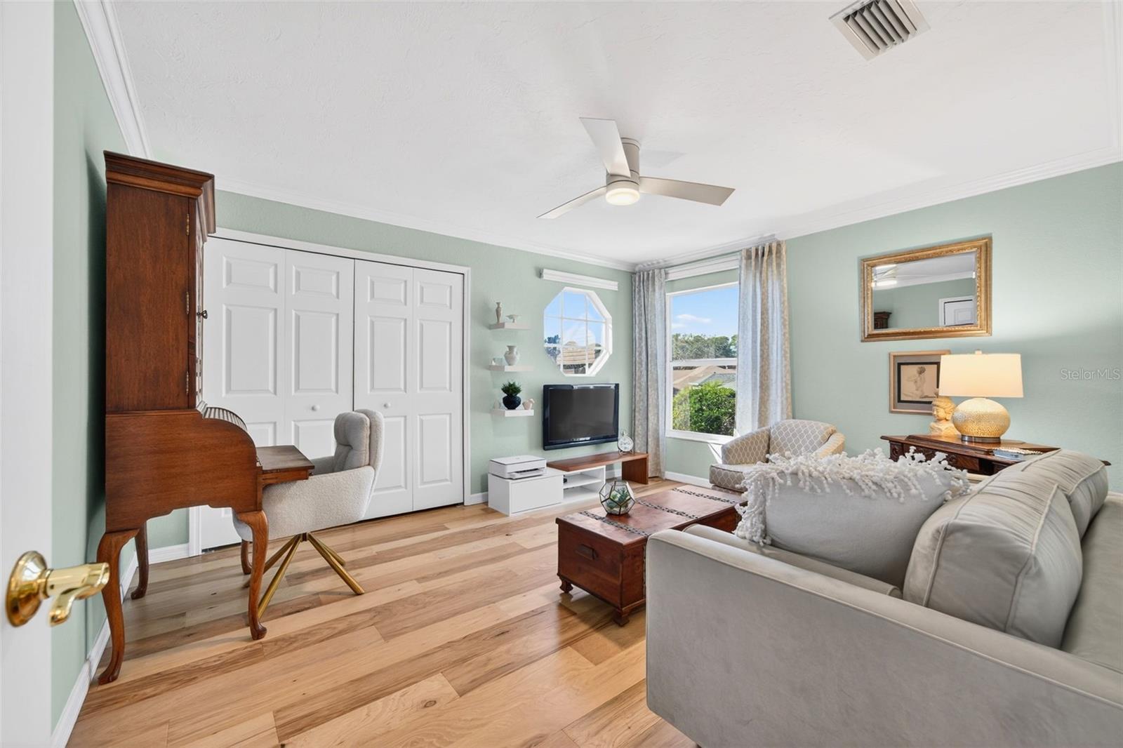 8023 DESOTO WOODS DR