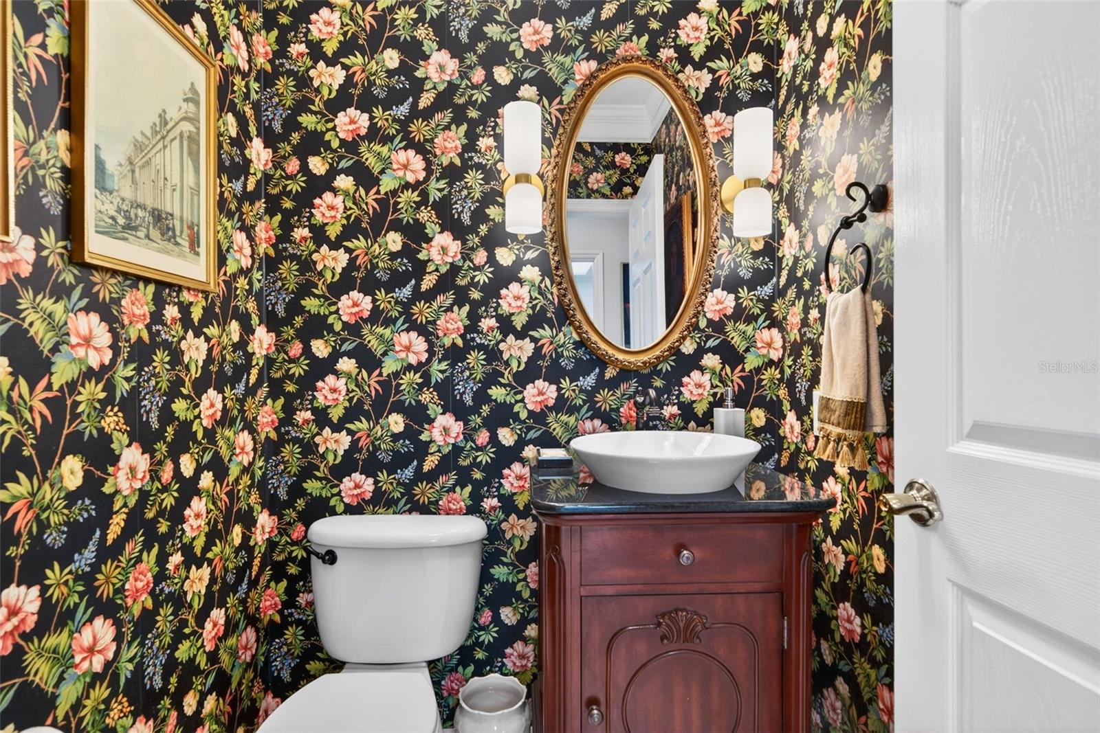 8023 DESOTO WOODS DR