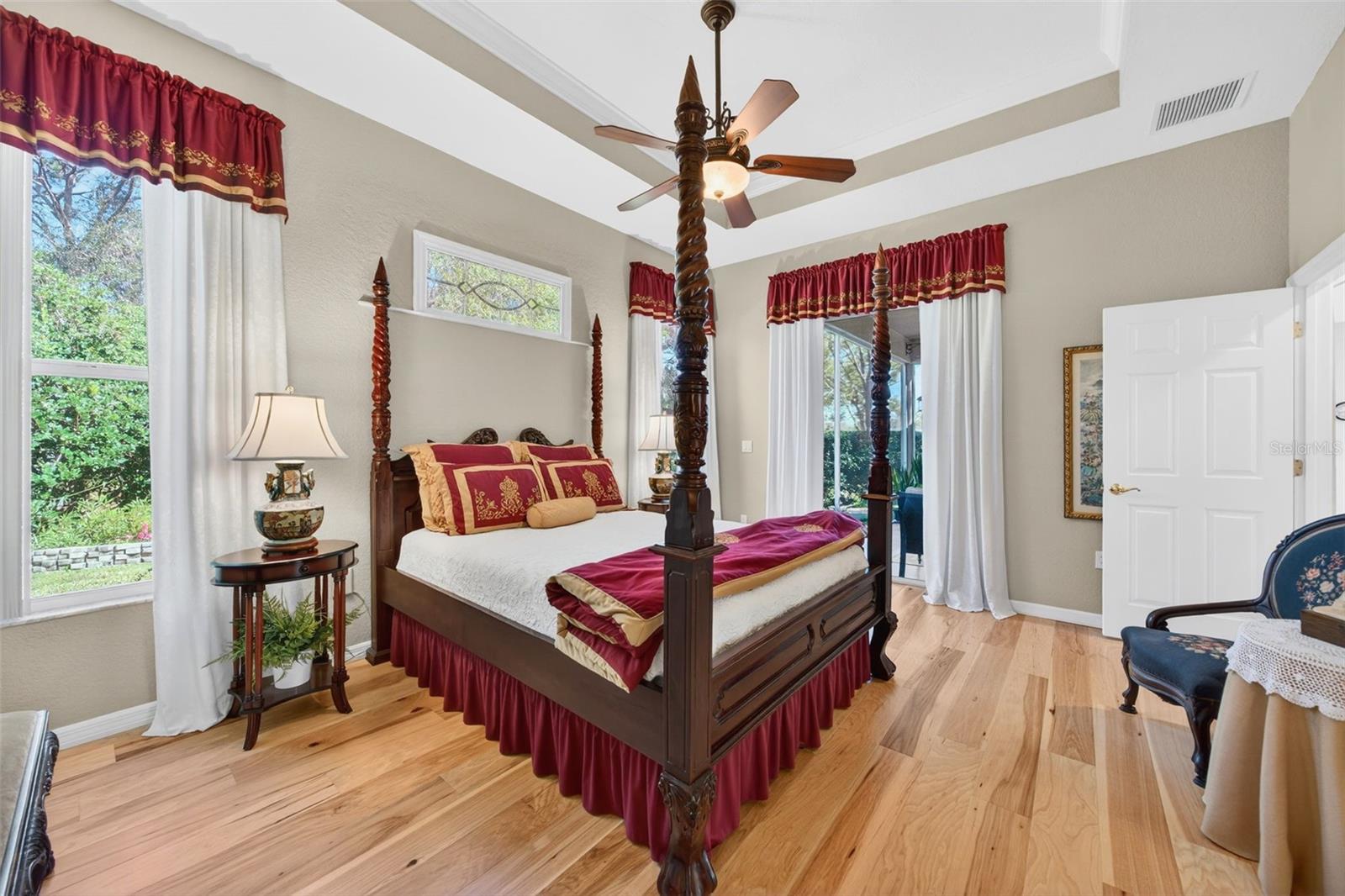 8023 DESOTO WOODS DR