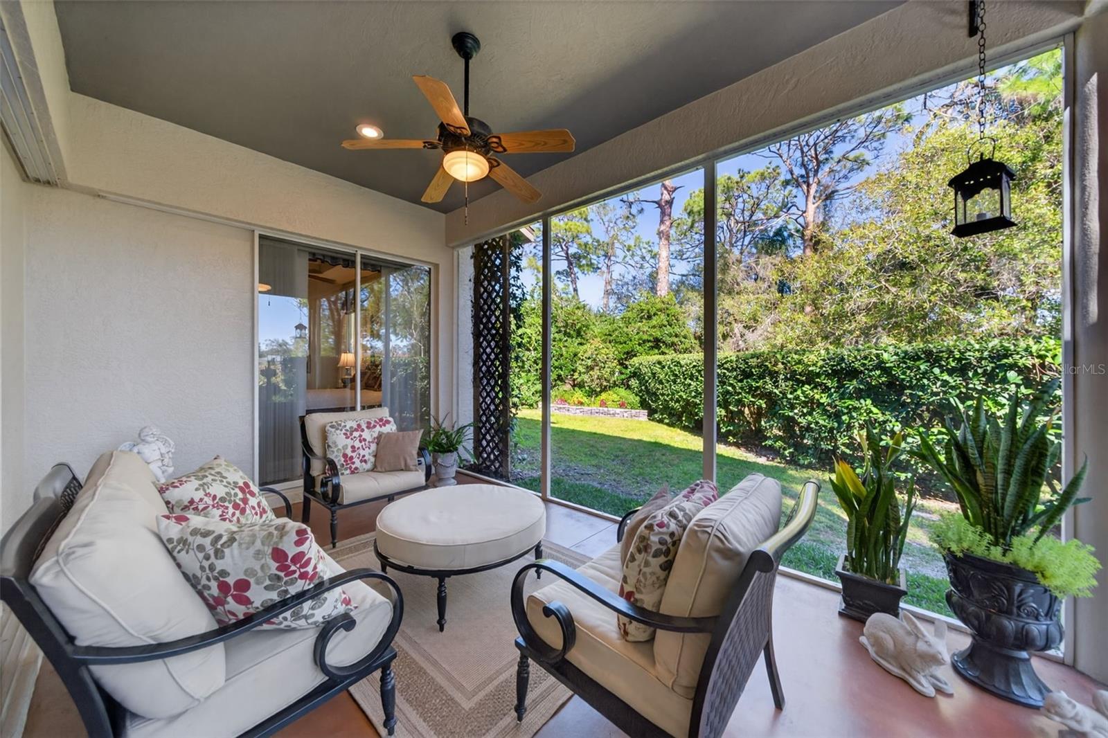 8023 DESOTO WOODS DR