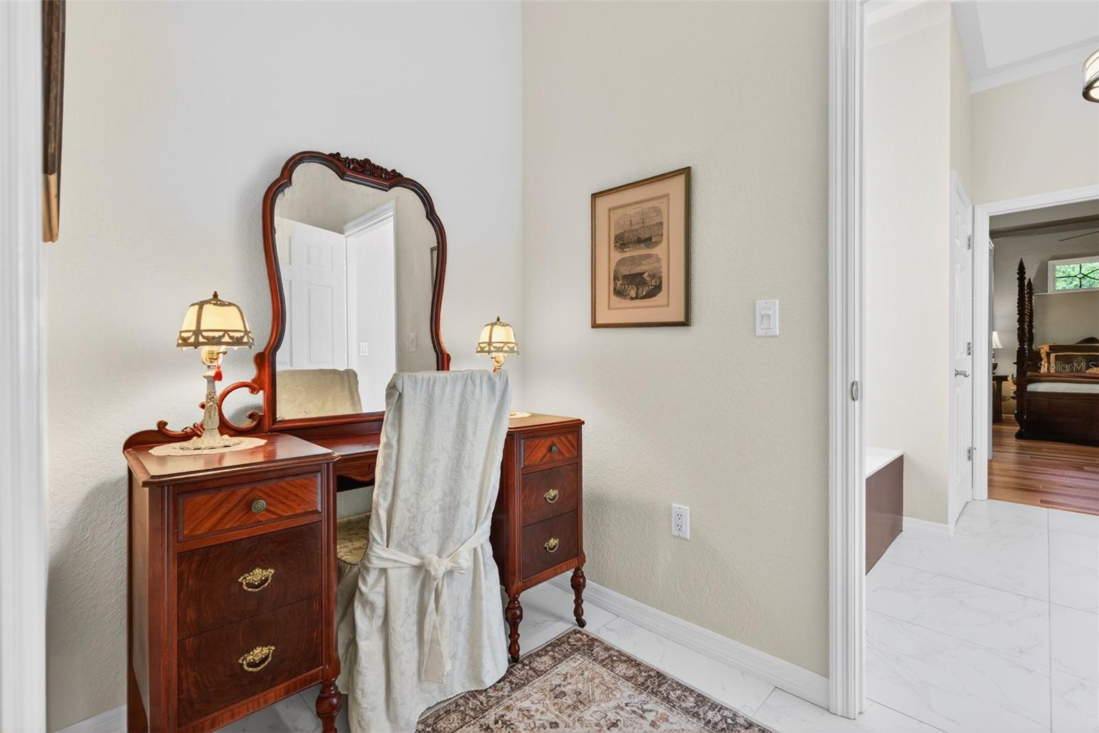 8023 DESOTO WOODS DR