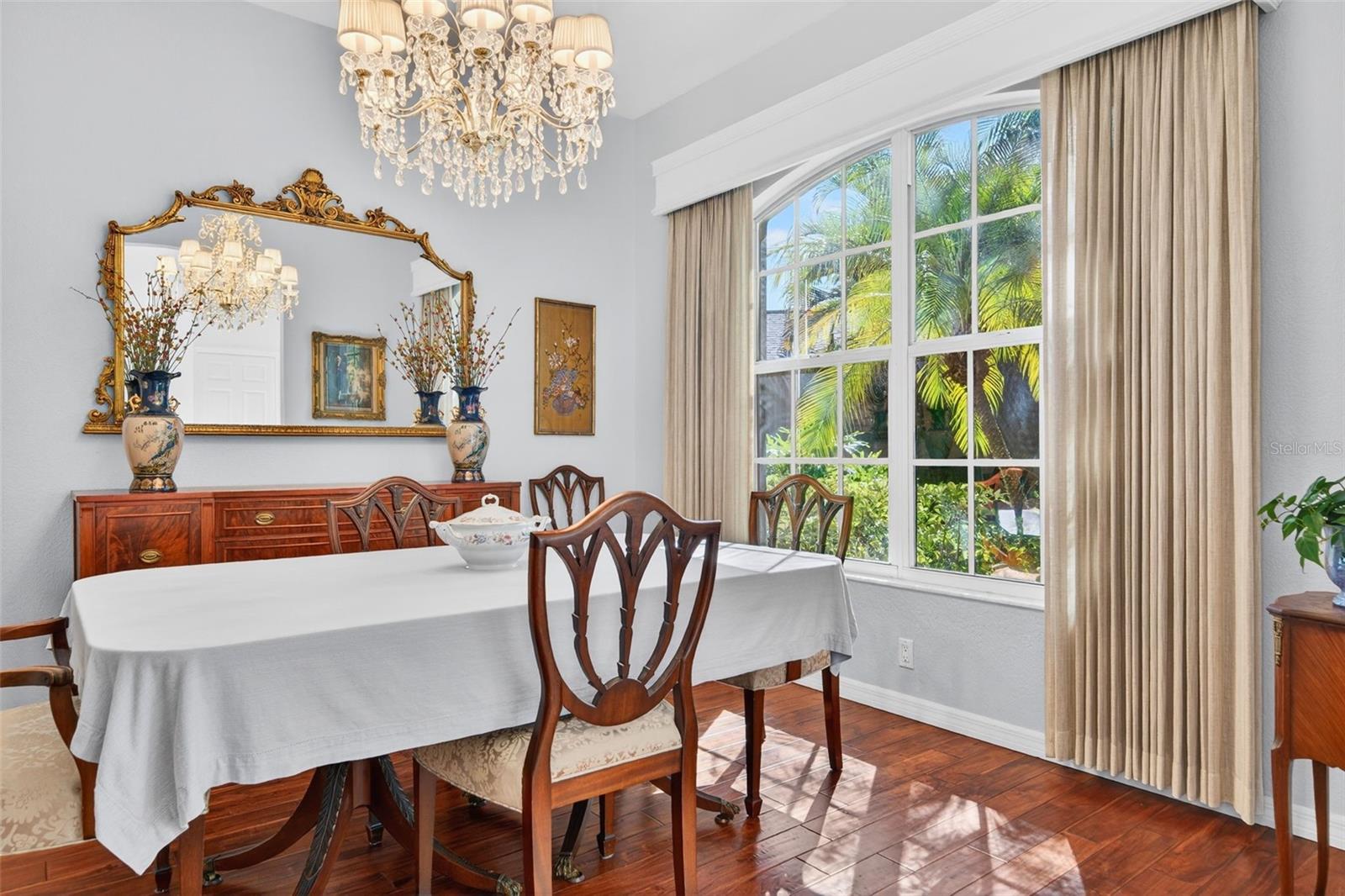 8023 DESOTO WOODS DR