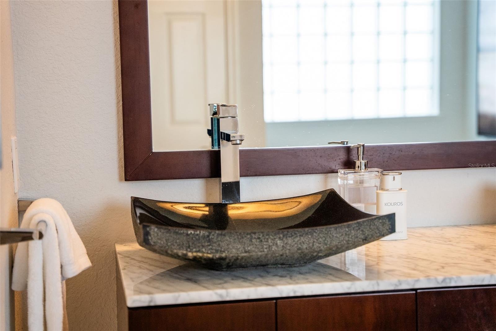 8023 DESOTO WOODS DR