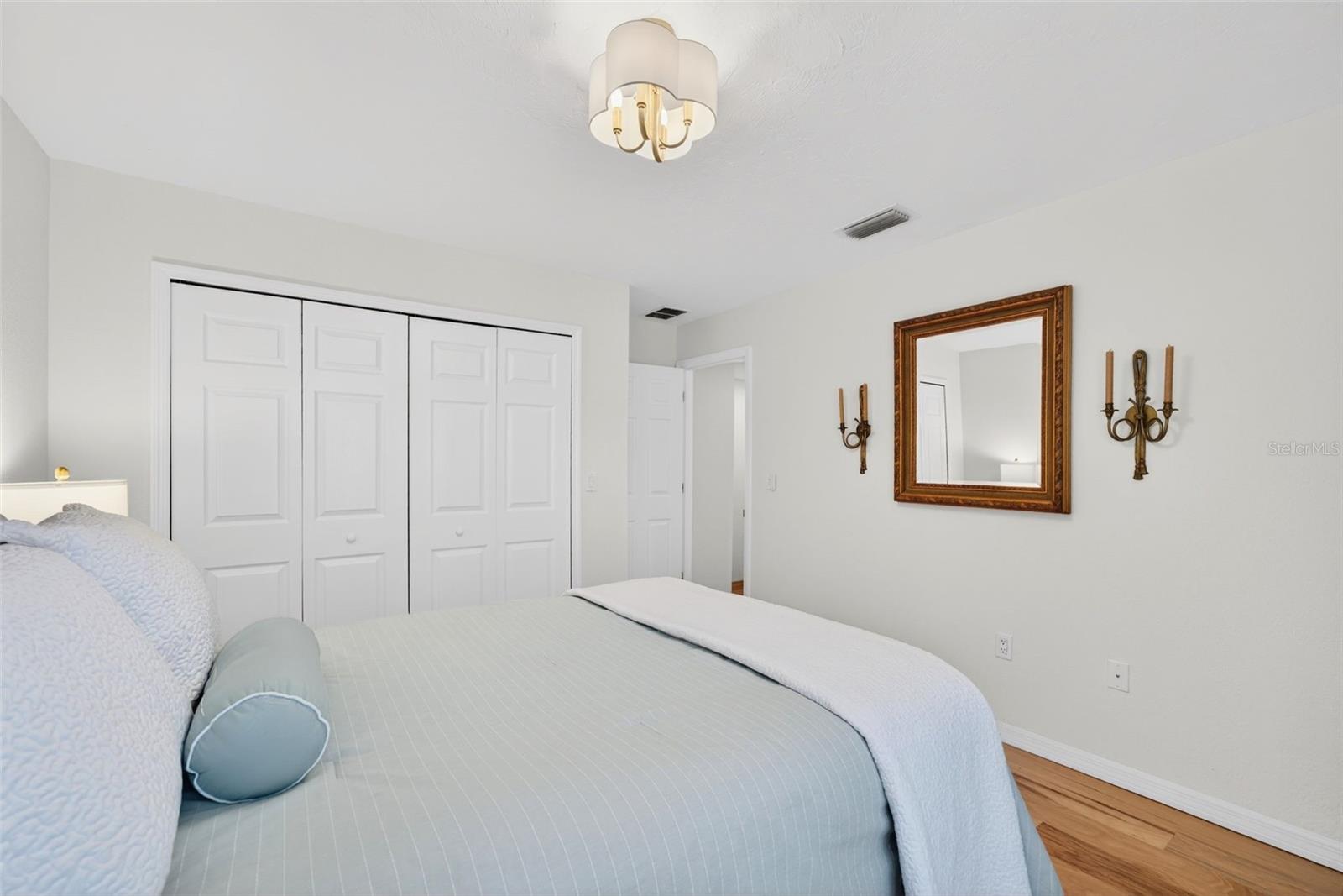 8023 DESOTO WOODS DR