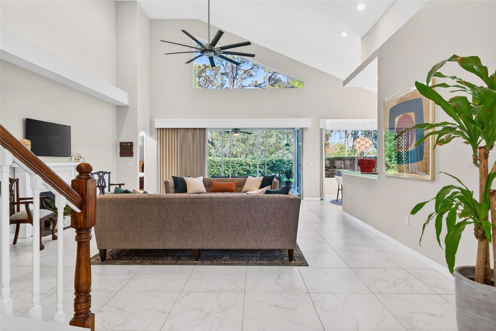 8023 DESOTO WOODS DR