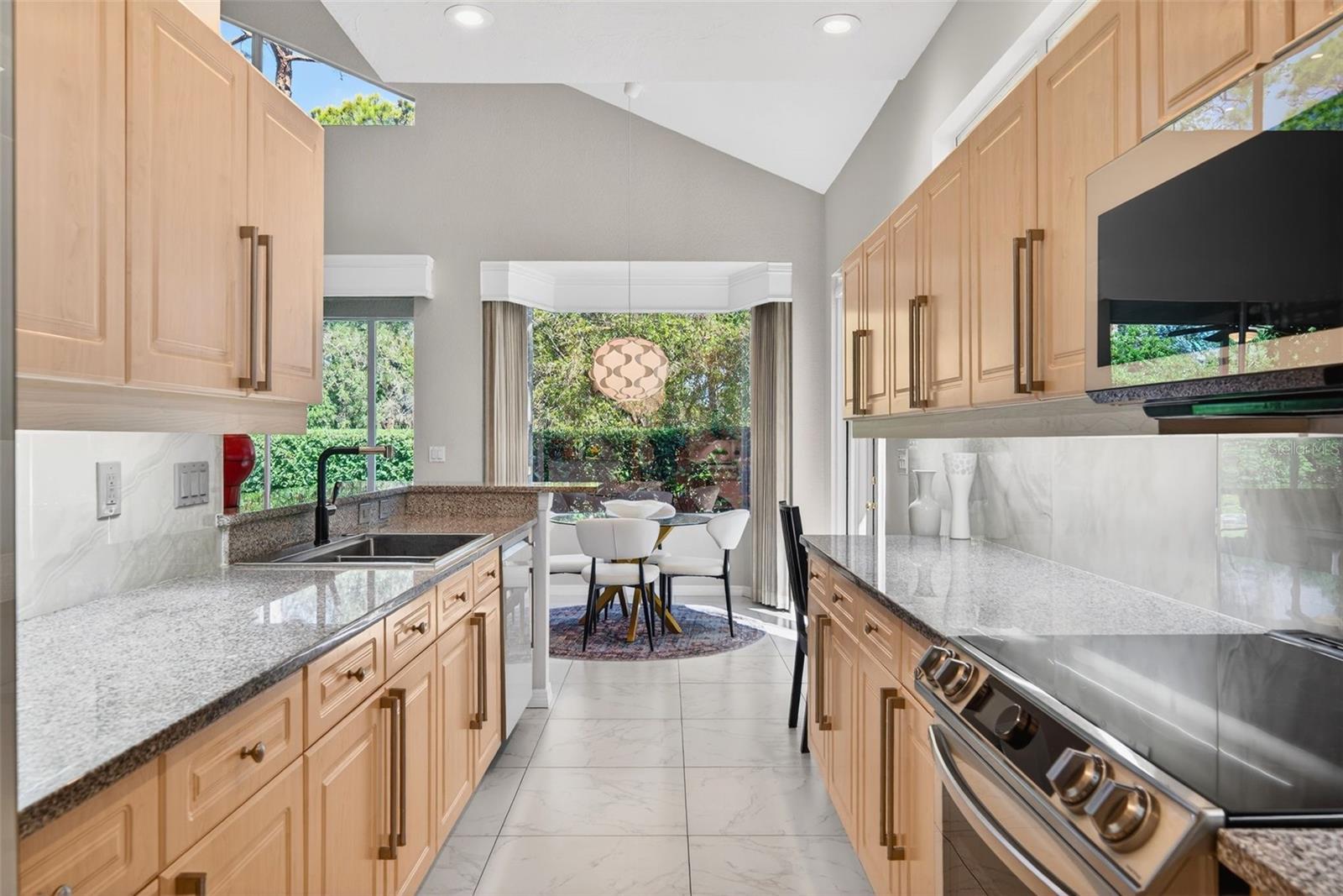 8023 DESOTO WOODS DR