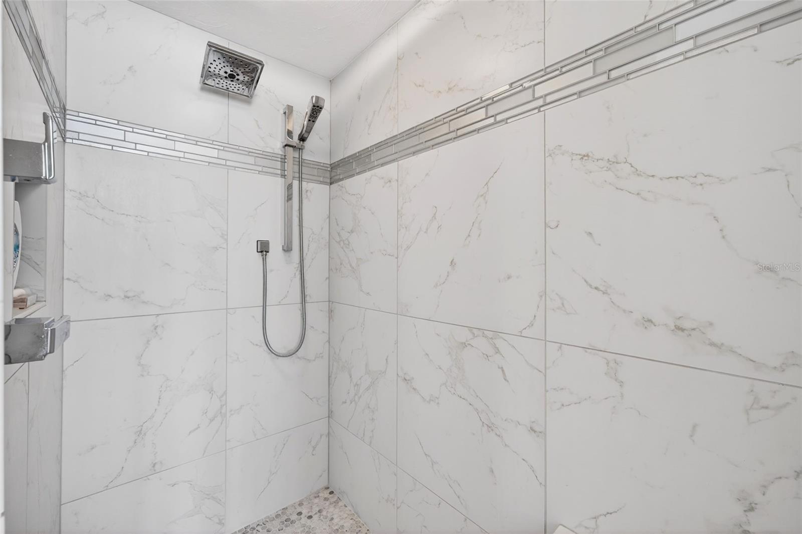 8023 DESOTO WOODS DR