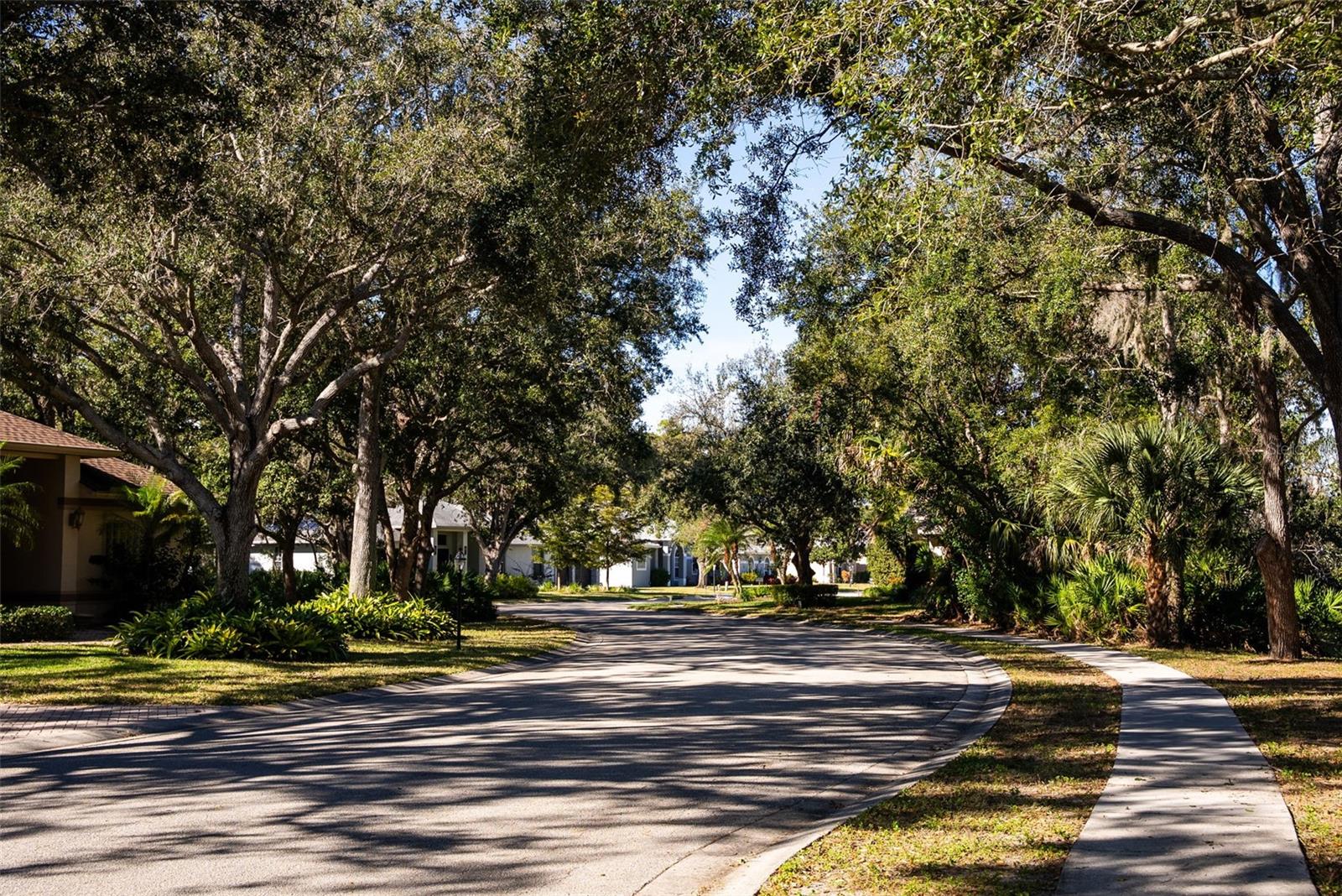 8023 DESOTO WOODS DR