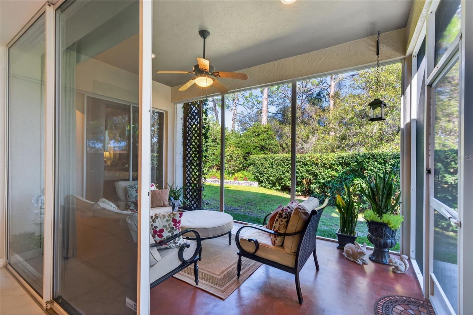 8023 DESOTO WOODS DR