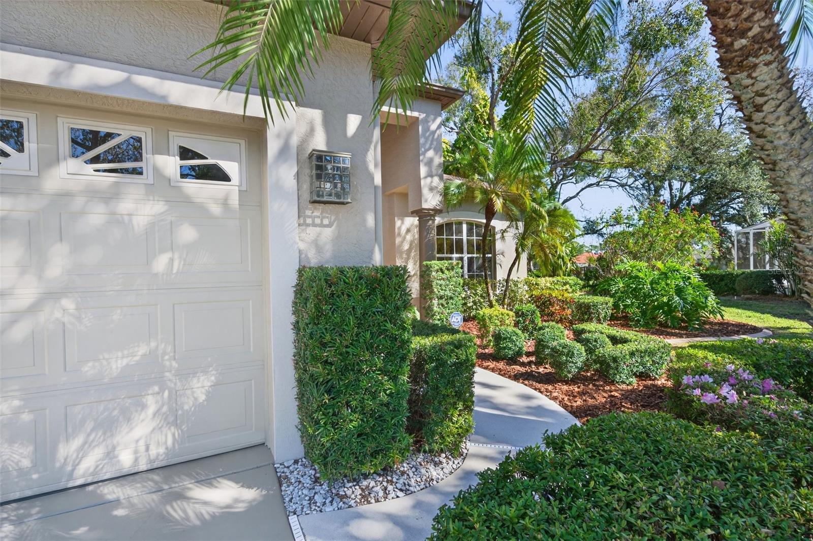 8023 DESOTO WOODS DR