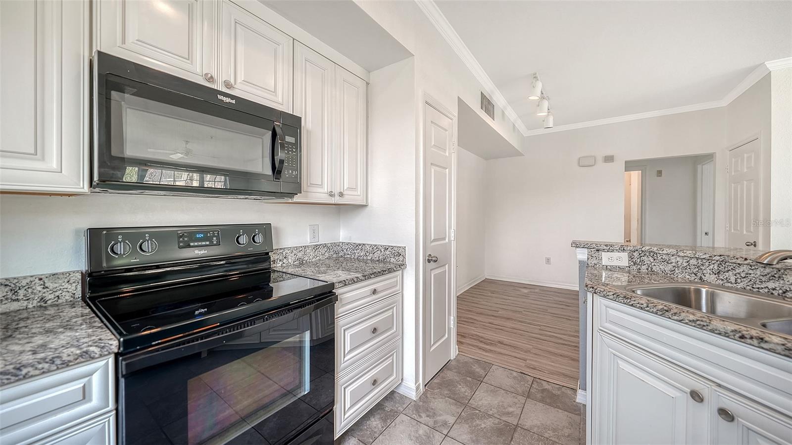 5501 ROSEHILL RD #105
