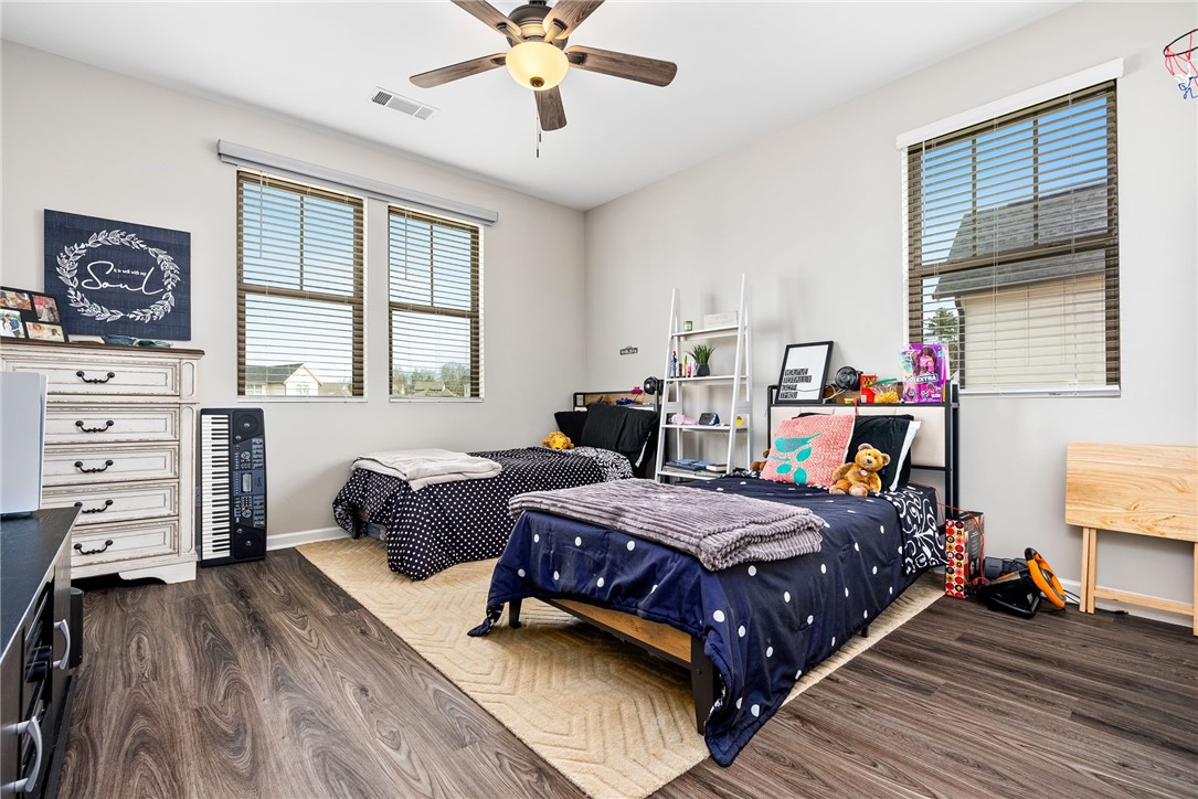 599 GREY OAK CIRCLE