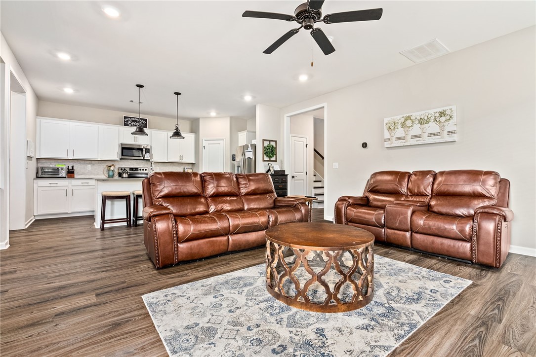 599 GREY OAK CIRCLE