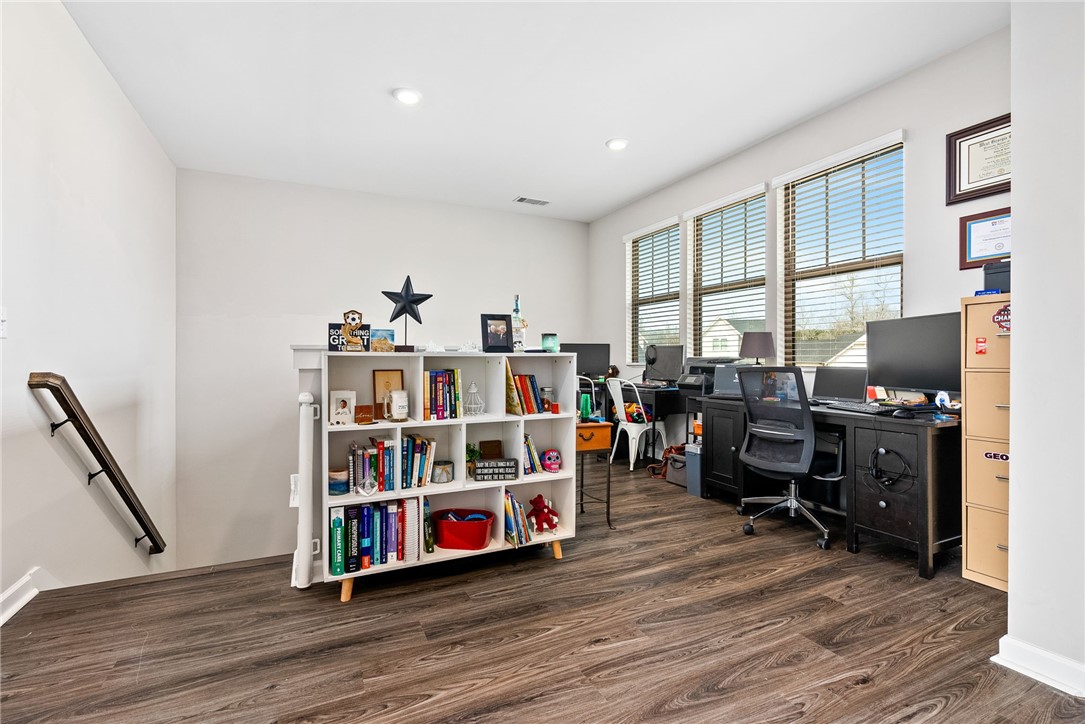 599 GREY OAK CIRCLE