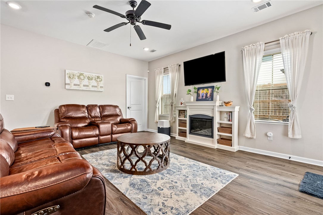 599 GREY OAK CIRCLE