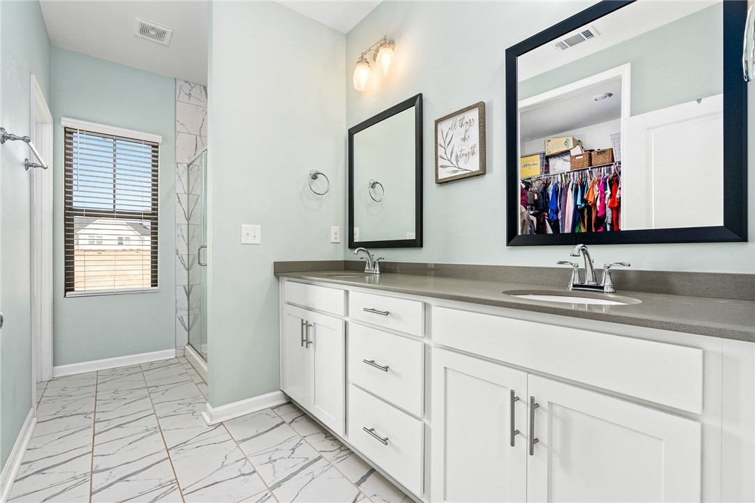 599 GREY OAK CIRCLE
