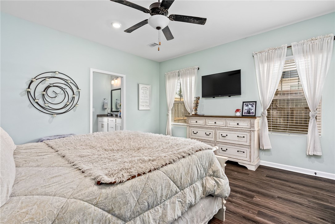 599 GREY OAK CIRCLE