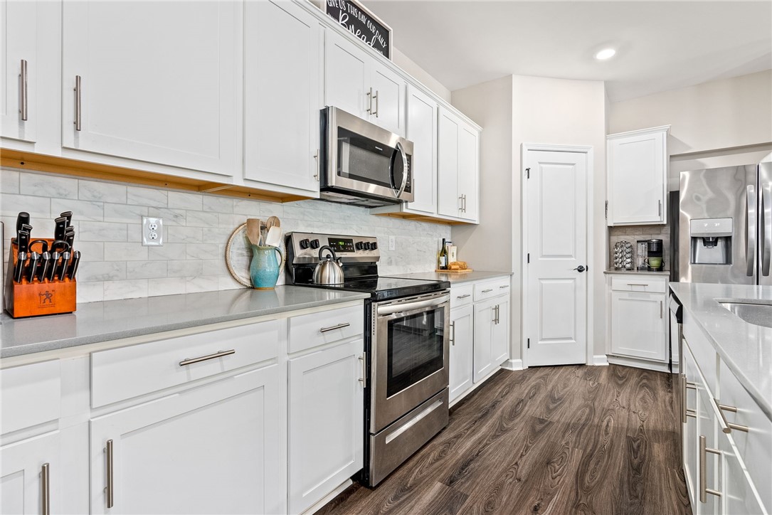 599 GREY OAK CIRCLE