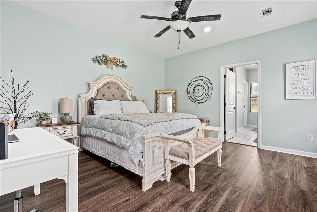 599 GREY OAK CIRCLE