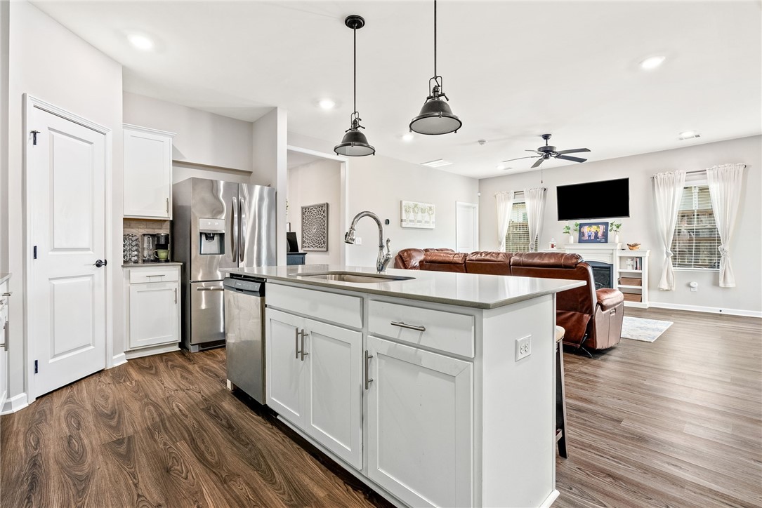 599 GREY OAK CIRCLE