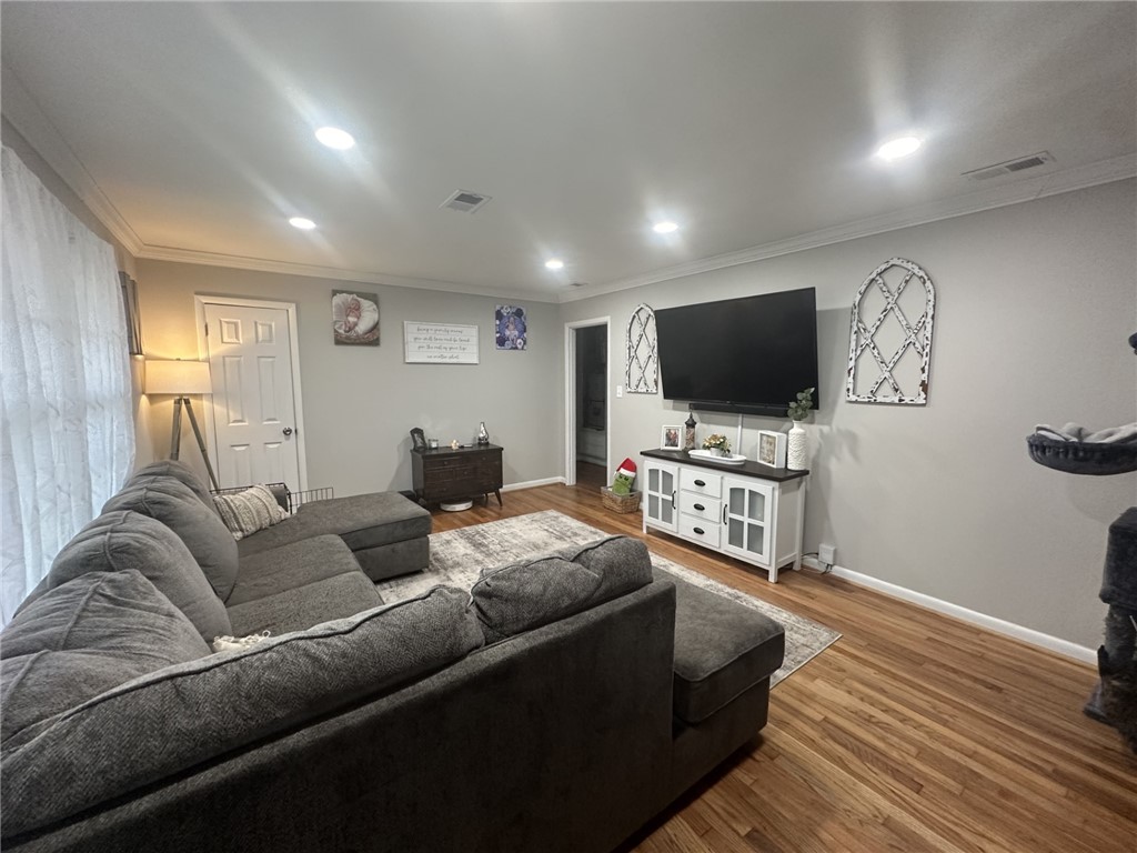 1114 E MAGNOLIA AVENUE