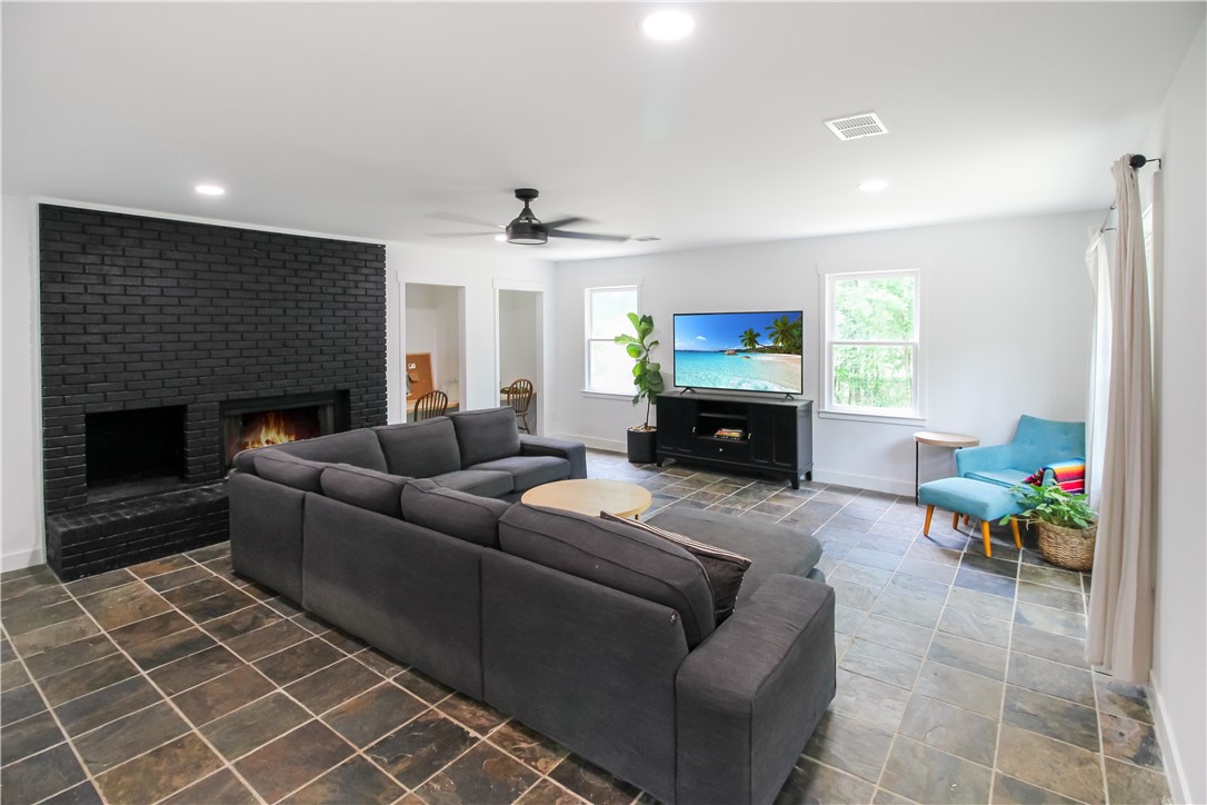 2132 CANARY DRIVE