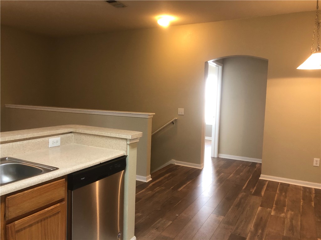 447 W LONGLEAF DRIVE 1516